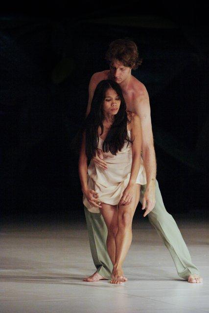 Pascal Merighi and Ditta Miranda Jasjfi in “Água” by Pina Bausch with Tanztheater Wuppertal at Teatro La Fenice Venedig (Italy), July 11, 2007