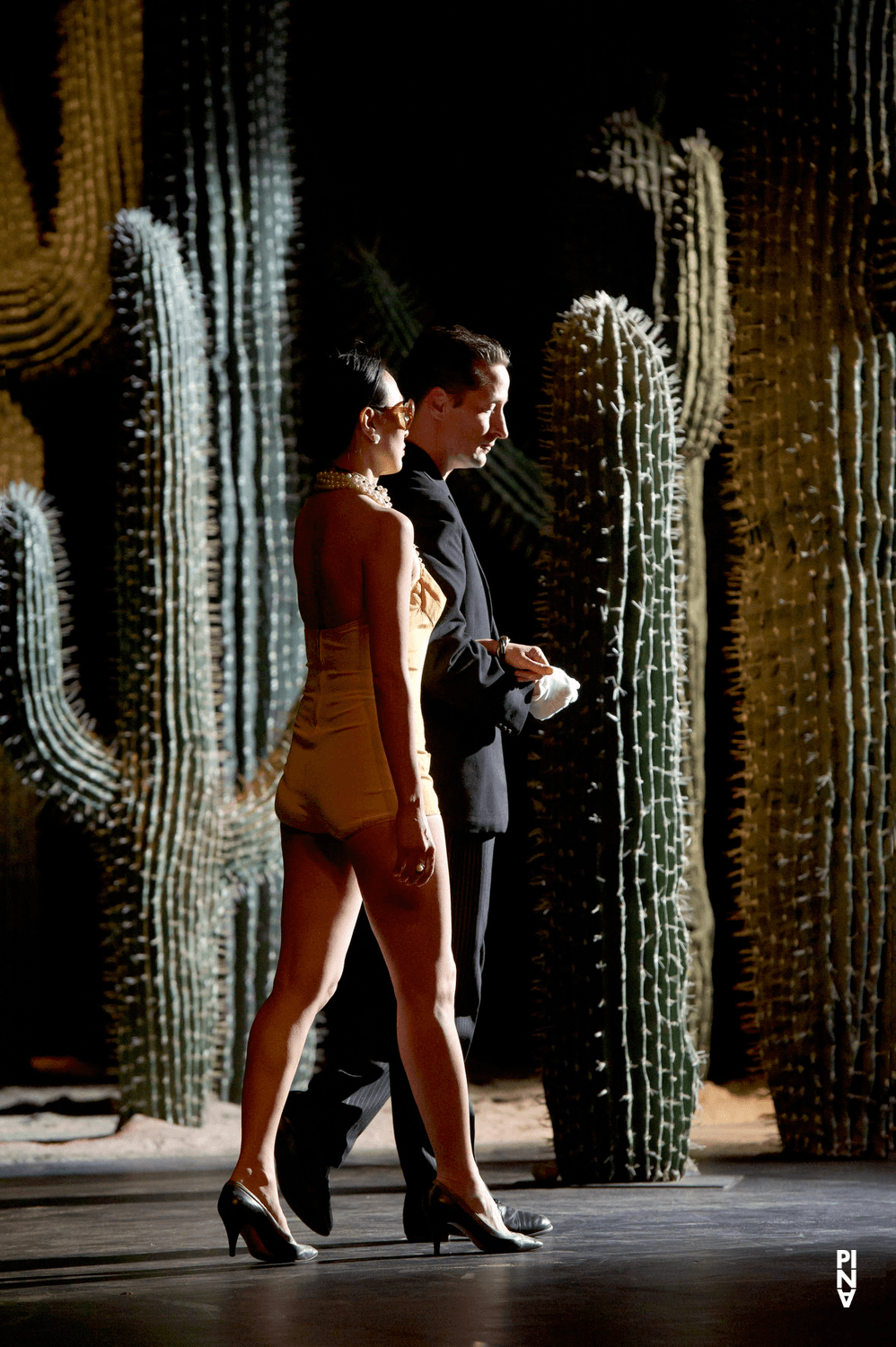 Franko Schmidt et Nayoung Kim dans « Ahnen » de Pina Bausch avec Tanztheater Wuppertal à l'Opernhaus Wuppertal (Allemagne), 9 mai 2014