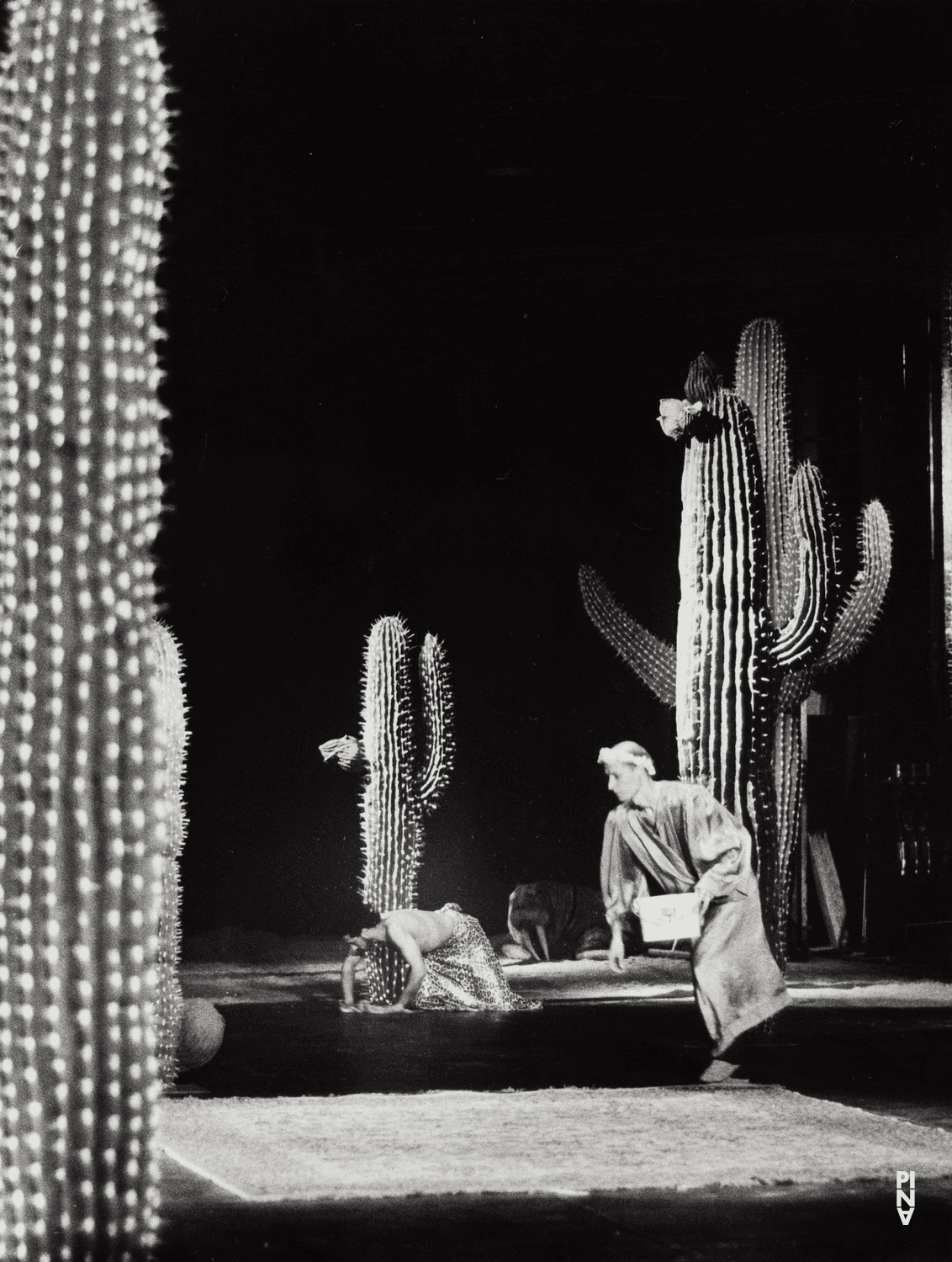Jakob Haahr Andersen and Rolando Brenes Calvo in “Ahnen” by Pina Bausch