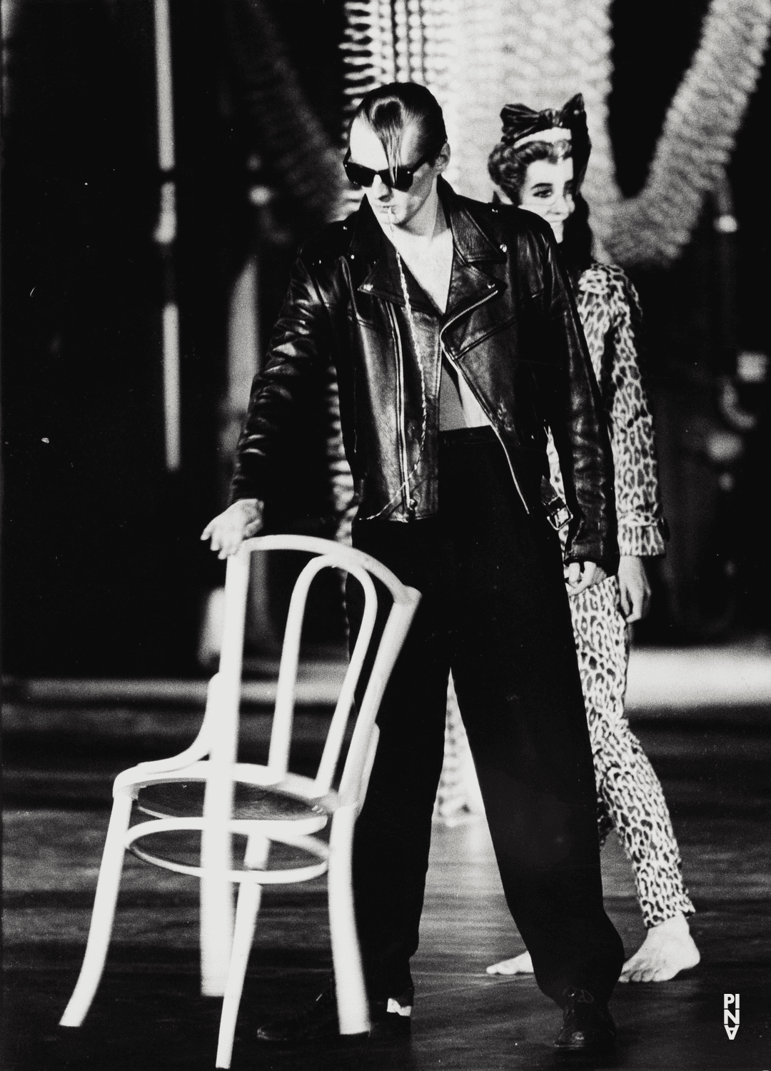 Mark Sieczkarek und Héléna Pikon in „Ahnen“ von Pina Bausch