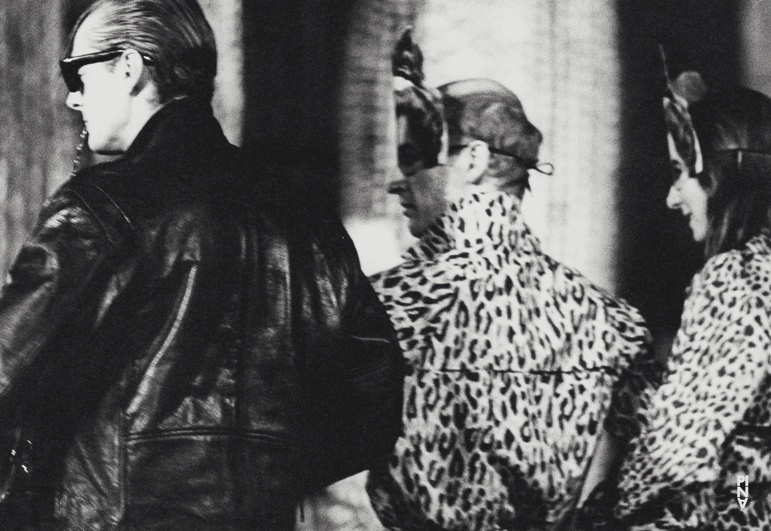 Jakob Haahr Andersen, Mark Sieczkarek et Héléna Pikon dans « Ahnen » de Pina Bausch