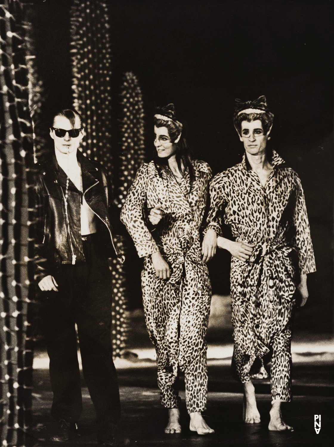 Jakob Haahr Andersen, Mark Sieczkarek et Héléna Pikon dans « Ahnen » de Pina Bausch