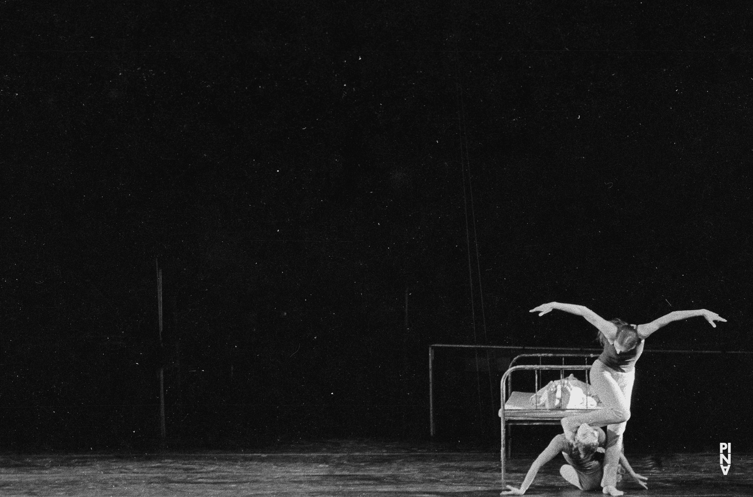 Pina Bausch und Catherine Denisot in „Aktionen für Tänzer“ von Pina Bausch