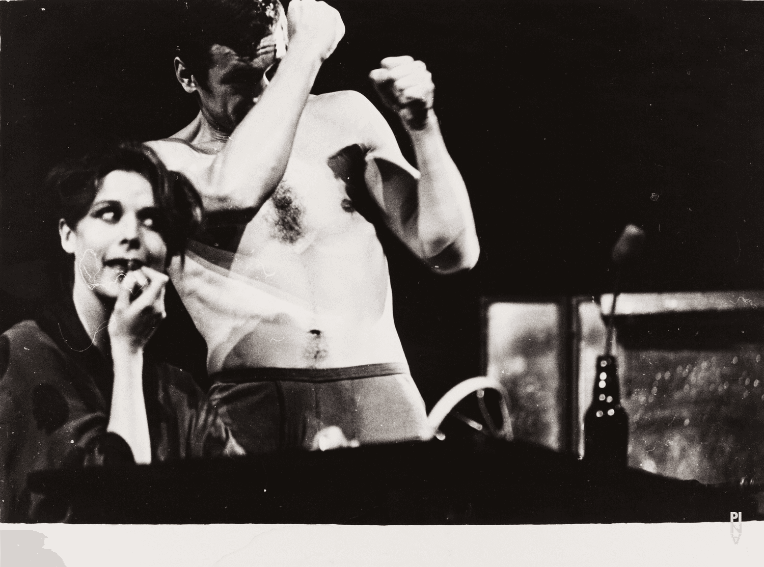 Josephine Ann Endicott und Jan Minařík in „Arien“ von Pina Bausch