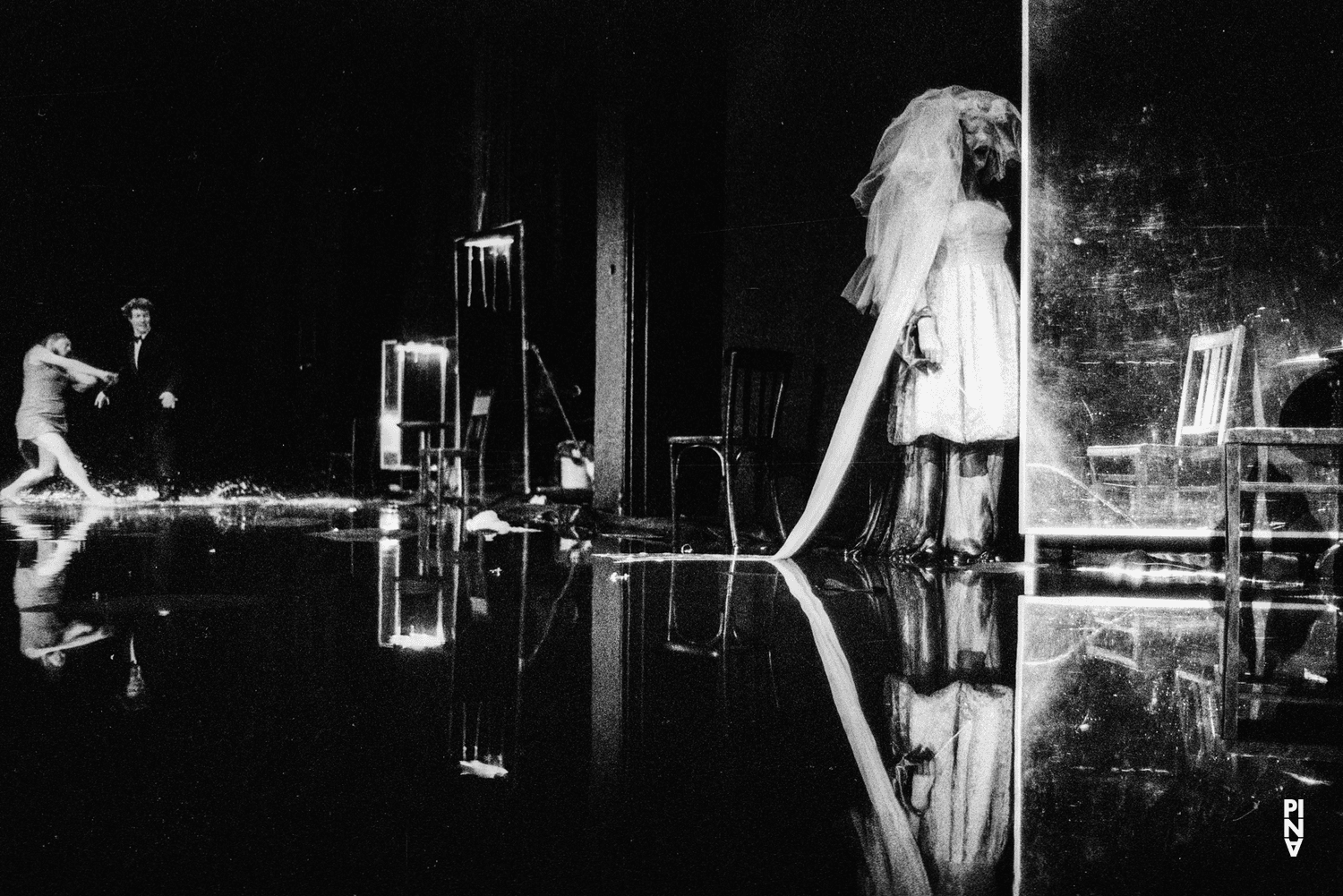 Josephine Ann Endicott et John Giffin dans « Arien » de Pina Bausch, saison 1978/79