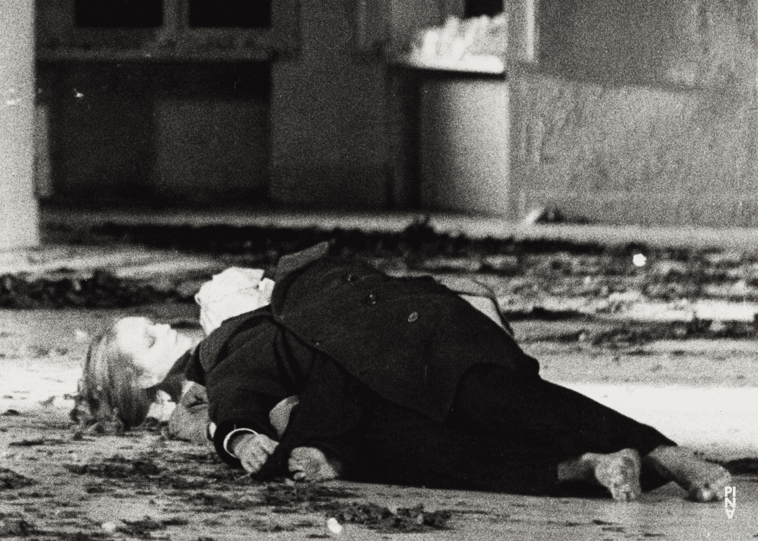 Marlis Alt et Jan Minařík dans « Barbe-Bleue. En écoutant un enregistrement sur bande magnétique de l’opéra de Béla Bartók « Le Château de Barbe-Bleue » » de Pina Bausch