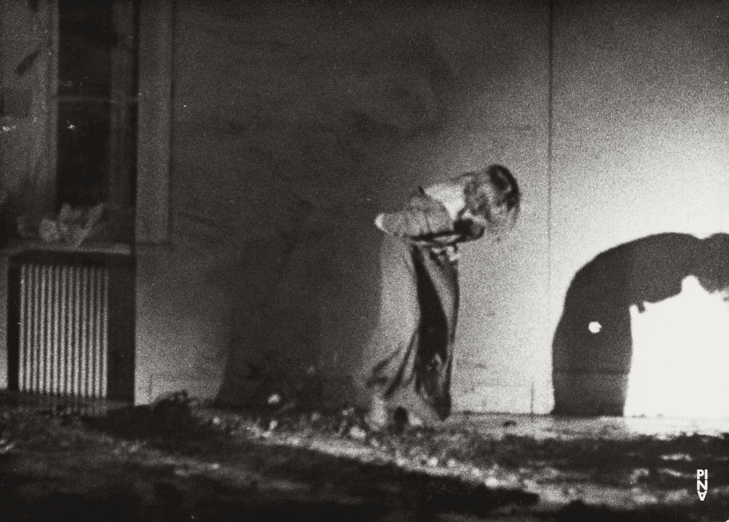 Marlis Alt in „Blaubart. Beim Anhören einer Tonbandaufnahme von Béla Bartóks Oper »Herzog Blaubarts Burg«“ von Pina Bausch