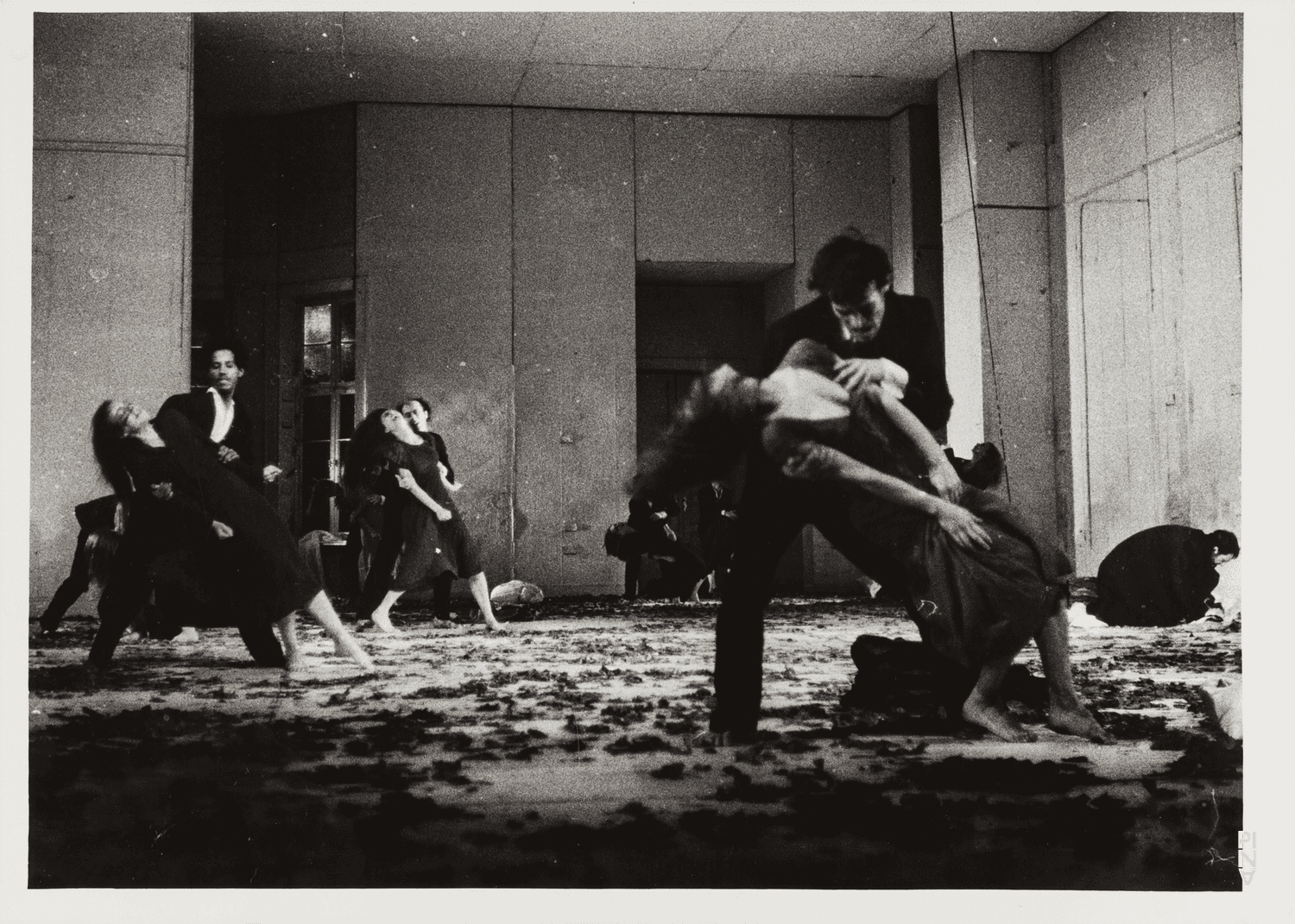 Arnaldo Alvarez, Jan Minařík und Jacques Patarozzi in „Blaubart. Beim Anhören einer Tonbandaufnahme von Béla Bartóks Oper »Herzog Blaubarts Burg«“ von Pina Bausch