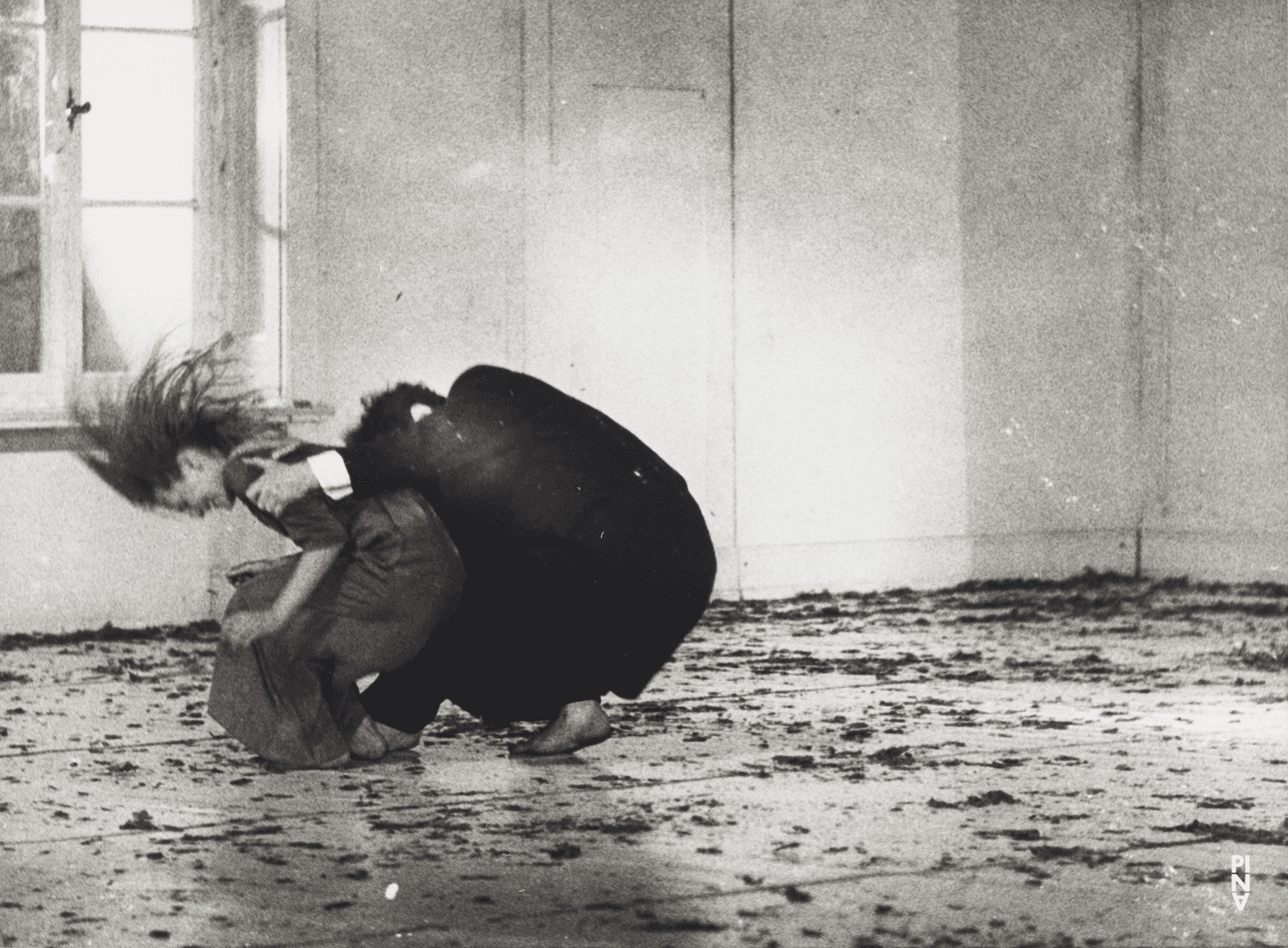 Jan Minařík et Marlis Alt dans « Barbe-Bleue. En écoutant un enregistrement sur bande magnétique de l’opéra de Béla Bartók « Le Château de Barbe-Bleue » » de Pina Bausch