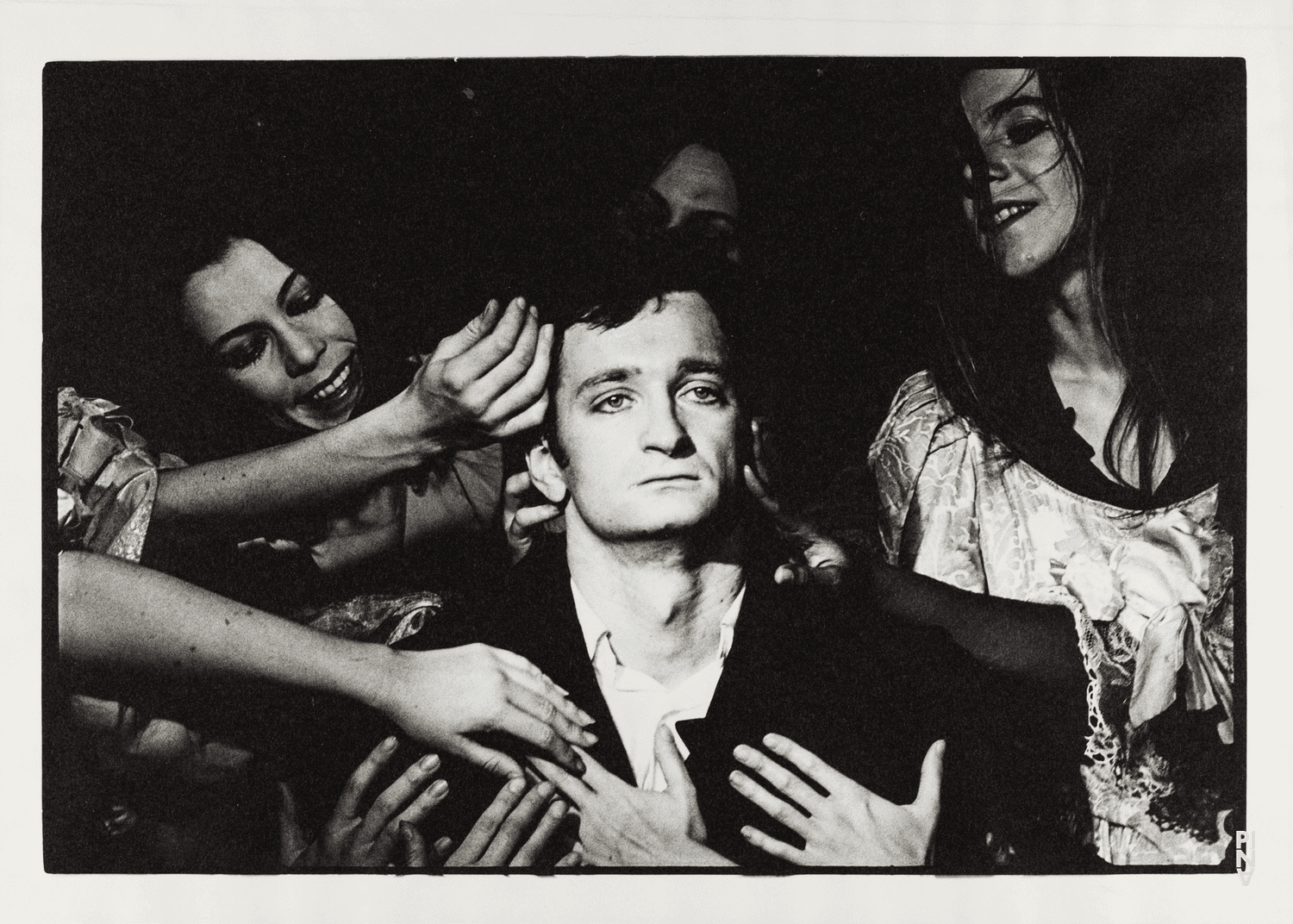 Marion Cito, Jan Minařík und Barbara Passow-Diekamp in „Blaubart. Beim Anhören einer Tonbandaufnahme von Béla Bartóks Oper »Herzog Blaubarts Burg«“ von Pina Bausch