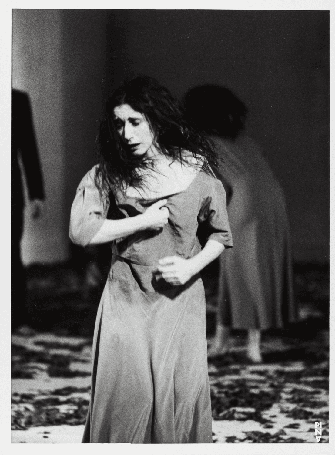 Beatrice Libonati dans « Barbe-Bleue. En écoutant un enregistrement sur bande magnétique de l’opéra de Béla Bartók « Le Château de Barbe-Bleue » » de Pina Bausch