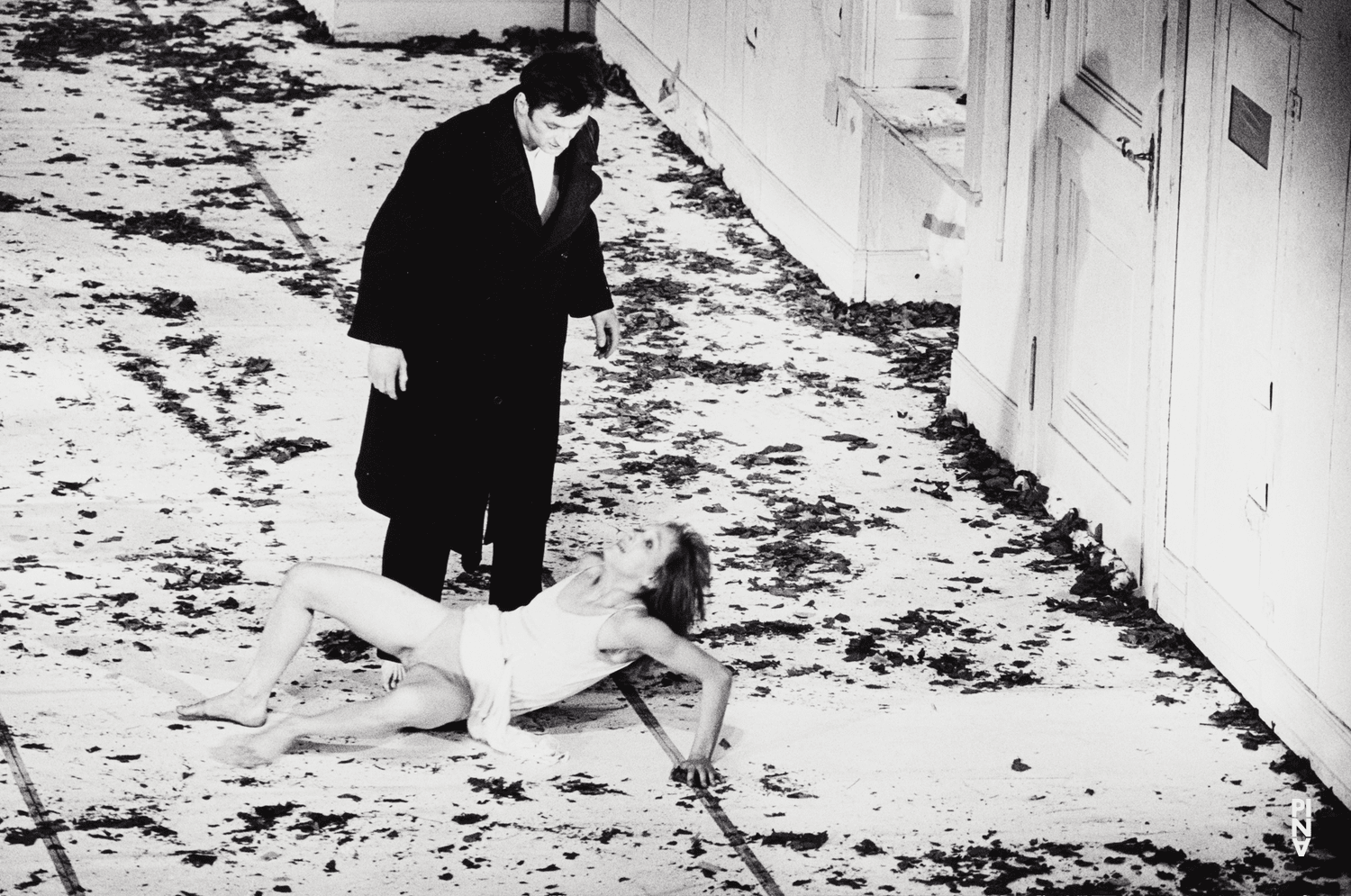 Marlis Alt et Jan Minařík dans « Barbe-Bleue. En écoutant un enregistrement sur bande magnétique de l’opéra de Béla Bartók « Le Château de Barbe-Bleue » » de Pina Bausch