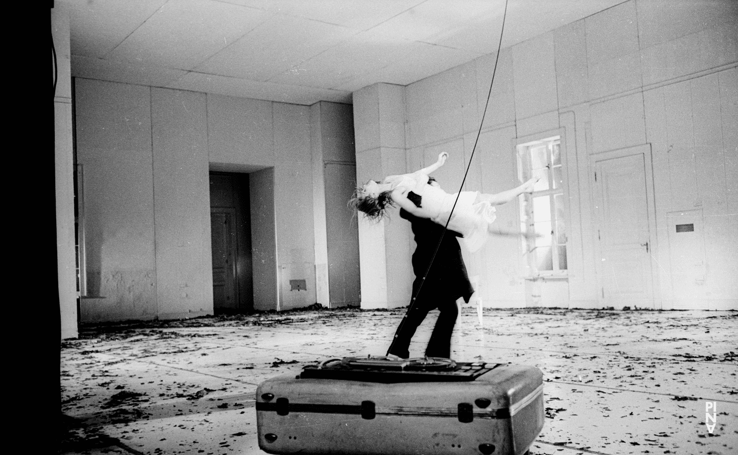 Marlis Alt in „Blaubart. Beim Anhören einer Tonbandaufnahme von Béla Bartóks Oper »Herzog Blaubarts Burg«“ von Pina Bausch