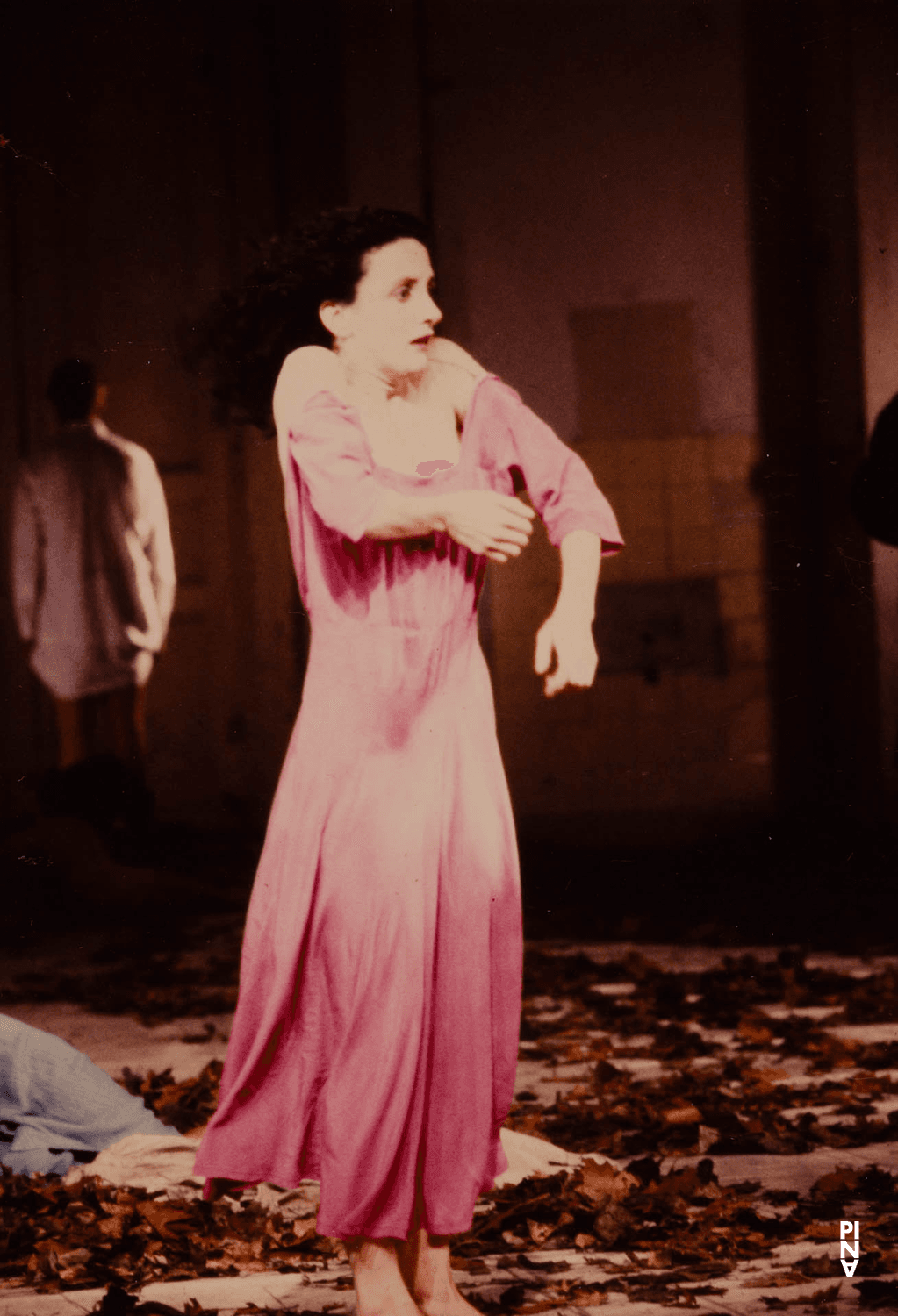 Meryl Tankard dans « Barbe-Bleue. En écoutant un enregistrement sur bande magnétique de l’opéra de Béla Bartók « Le Château de Barbe-Bleue » » de Pina Bausch