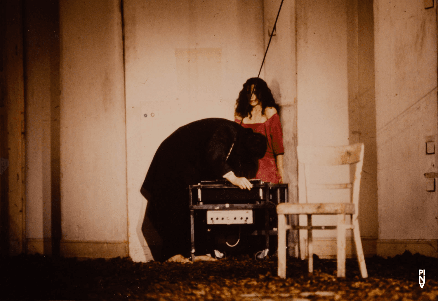 Beatrice Libonati dans « Barbe-Bleue. En écoutant un enregistrement sur bande magnétique de l’opéra de Béla Bartók « Le Château de Barbe-Bleue » » de Pina Bausch