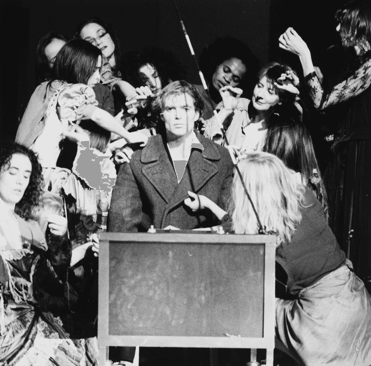 Photo de « Barbe-Bleue. En écoutant un enregistrement sur bande magnétique de l’opéra de Béla Bartók « Le Château de Barbe-Bleue » » de Pina Bausch