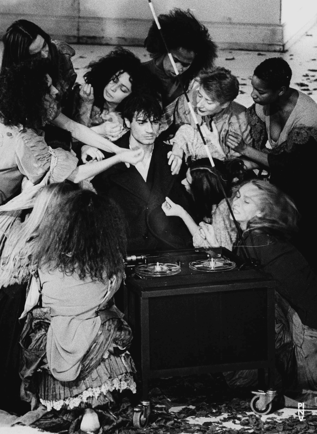 Photo de « Barbe-Bleue. En écoutant un enregistrement sur bande magnétique de l’opéra de Béla Bartók « Le Château de Barbe-Bleue » » de Pina Bausch