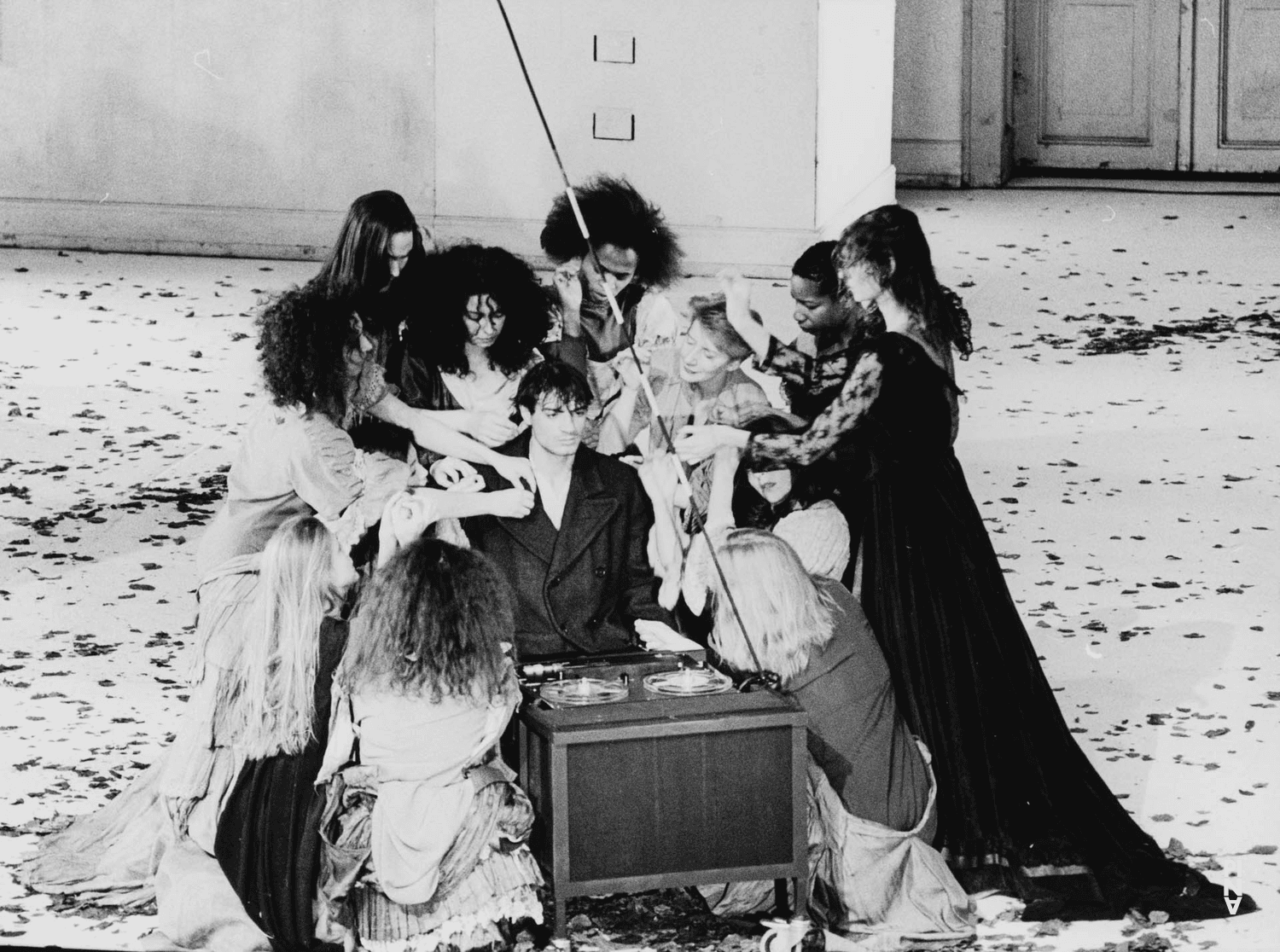 „Blaubart. Beim Anhören einer Tonbandaufnahme von Béla Bartóks Oper »Herzog Blaubarts Burg«“ von Pina Bausch