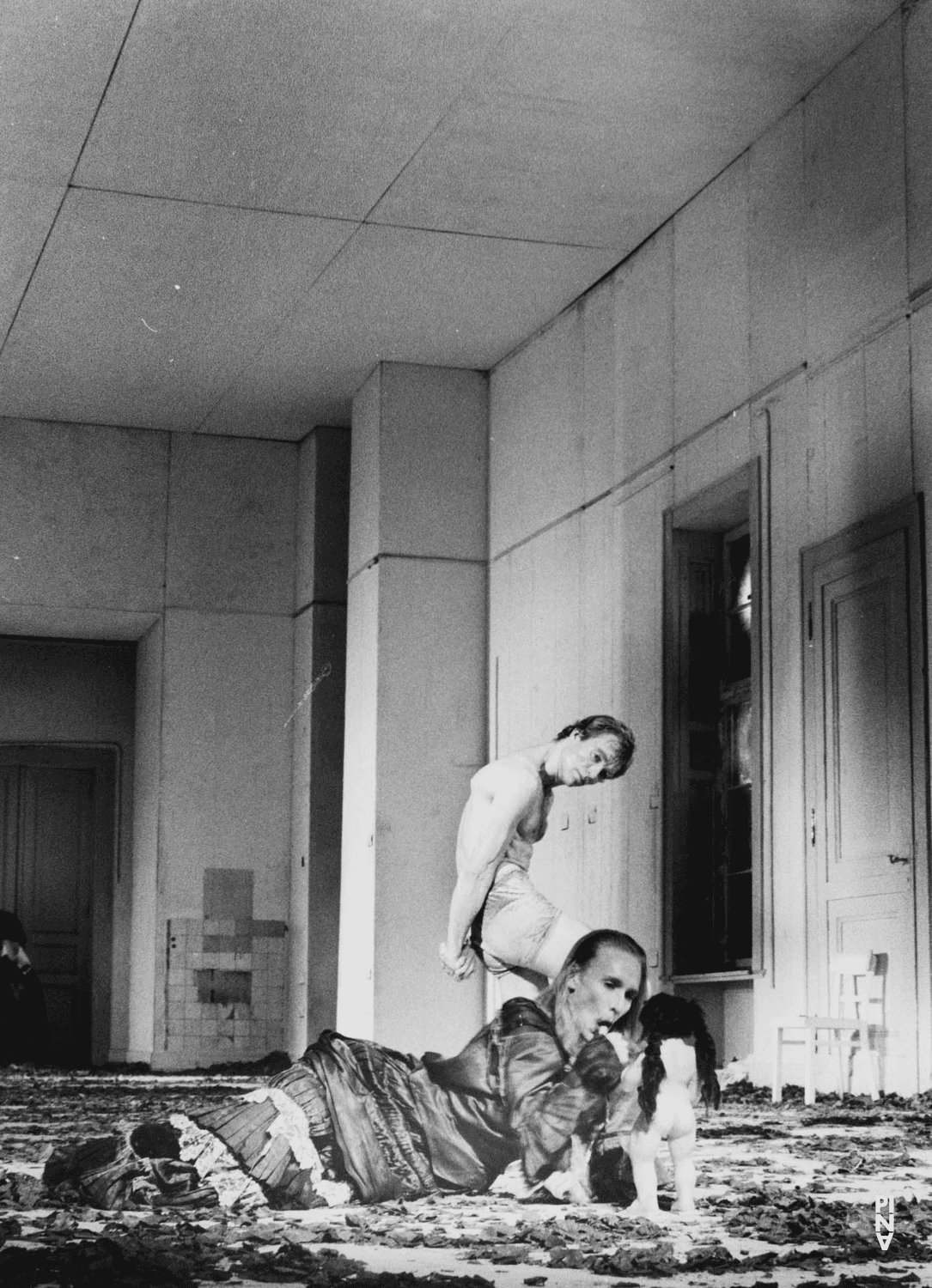Julie Shanahan and Hans Beenhakker in “Bluebeard. While Listening to a Tape Recording of Béla Bartók's Opera "Duke Bluebeard's Castle"” by Pina Bausch
