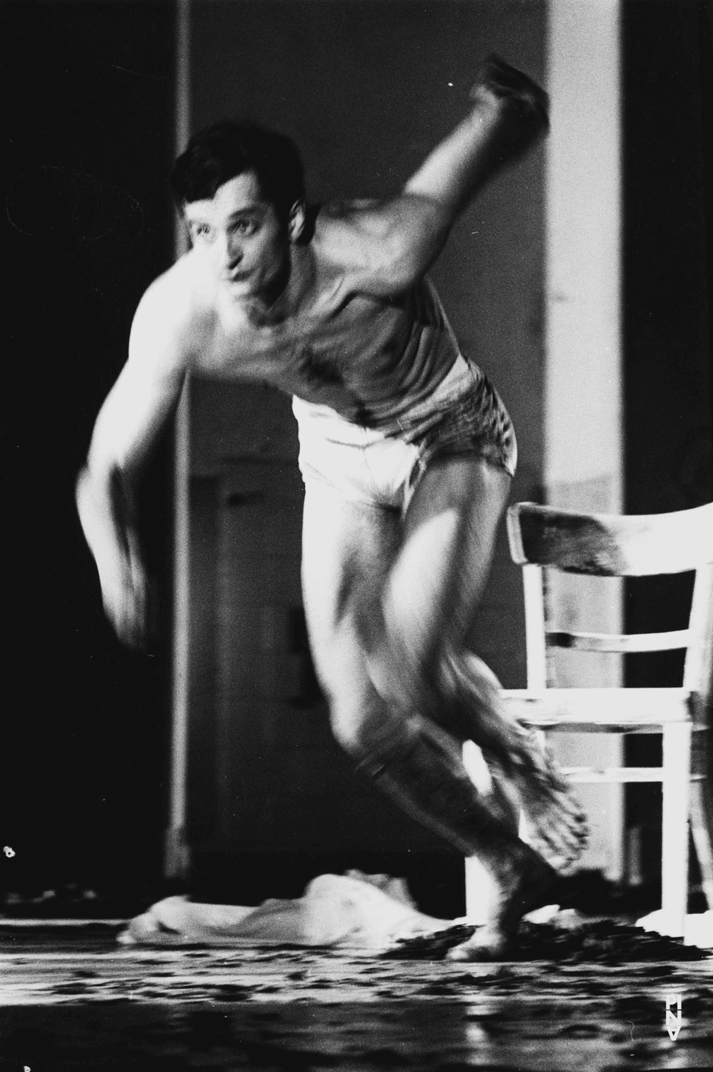 Jan Minařík in „Blaubart. Beim Anhören einer Tonbandaufnahme von Béla Bartóks Oper »Herzog Blaubarts Burg«“ von Pina Bausch