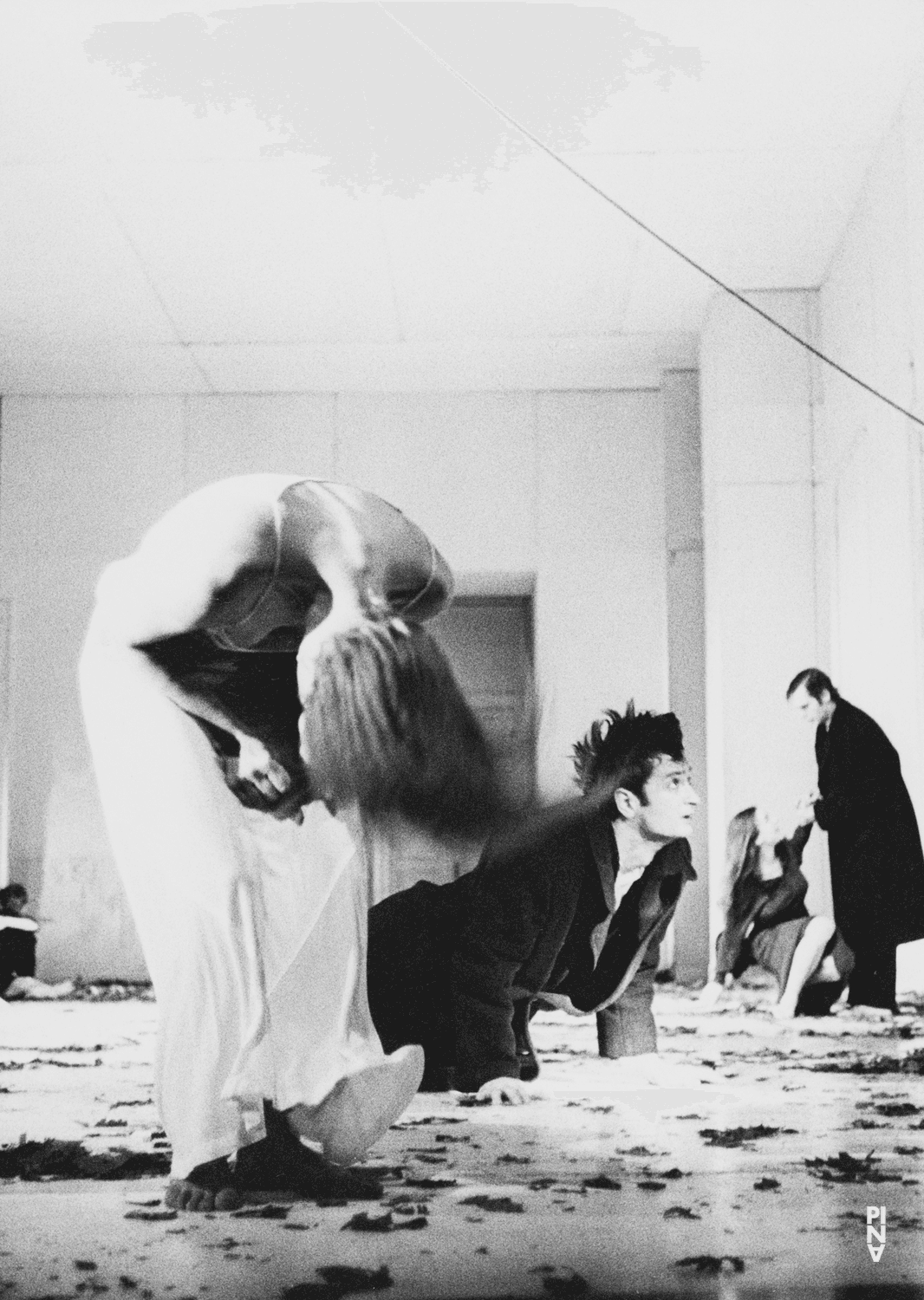 Jan Minařík und Ed Kortlandt in „Blaubart. Beim Anhören einer Tonbandaufnahme von Béla Bartóks Oper »Herzog Blaubarts Burg«“ von Pina Bausch