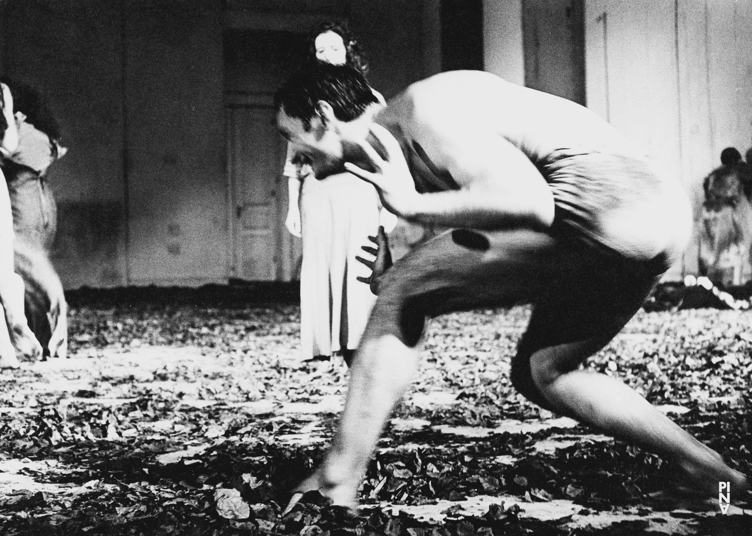 Jan Minařík und Beatrice Libonati in „Blaubart. Beim Anhören einer Tonbandaufnahme von Béla Bartóks Oper »Herzog Blaubarts Burg«“ von Pina Bausch