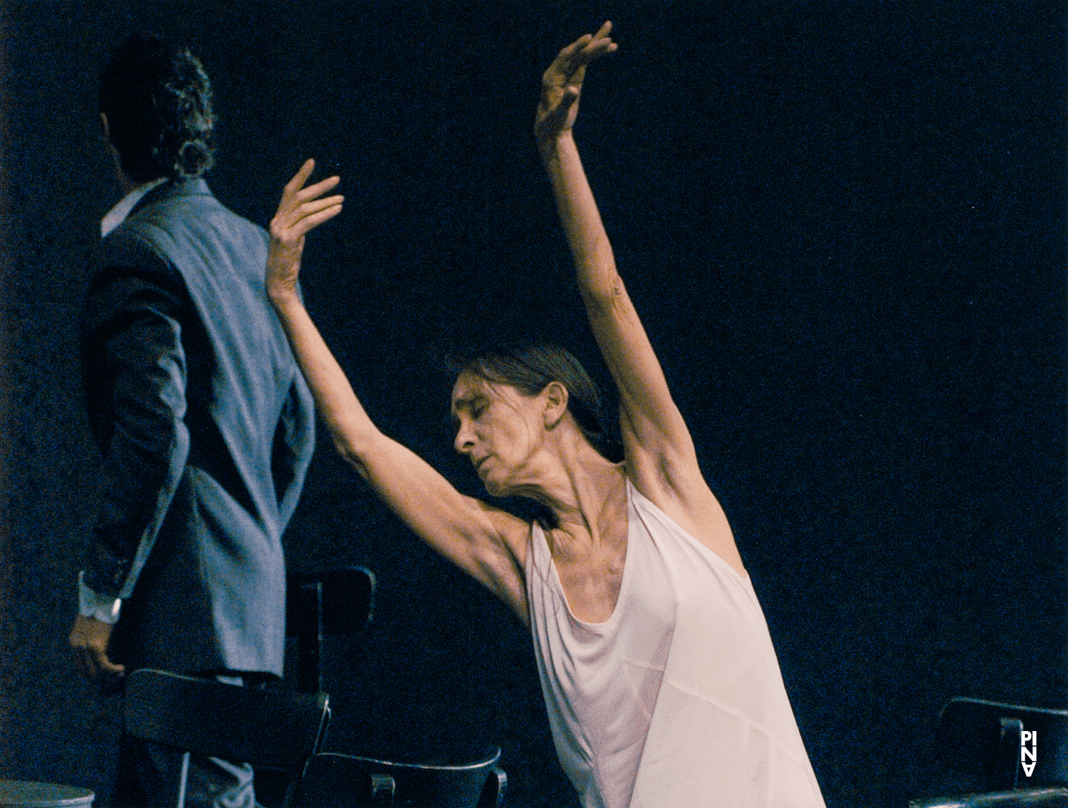 Pina Bausch und Fabien Prioville in „Café Müller“ von Pina Bausch