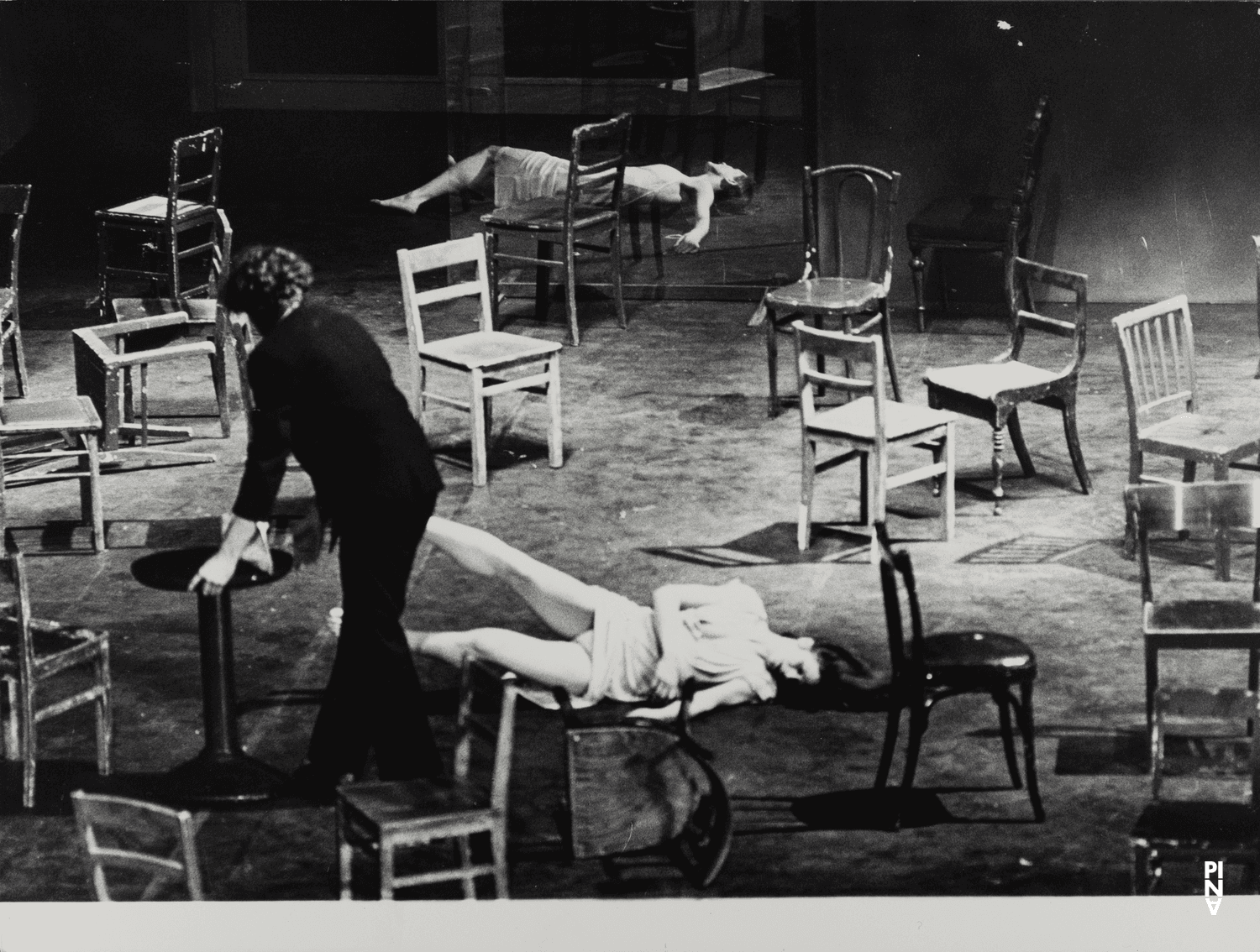 Rolf Borzik, Malou Airaudo und Pina Bausch in „Café Müller“ von Pina Bausch