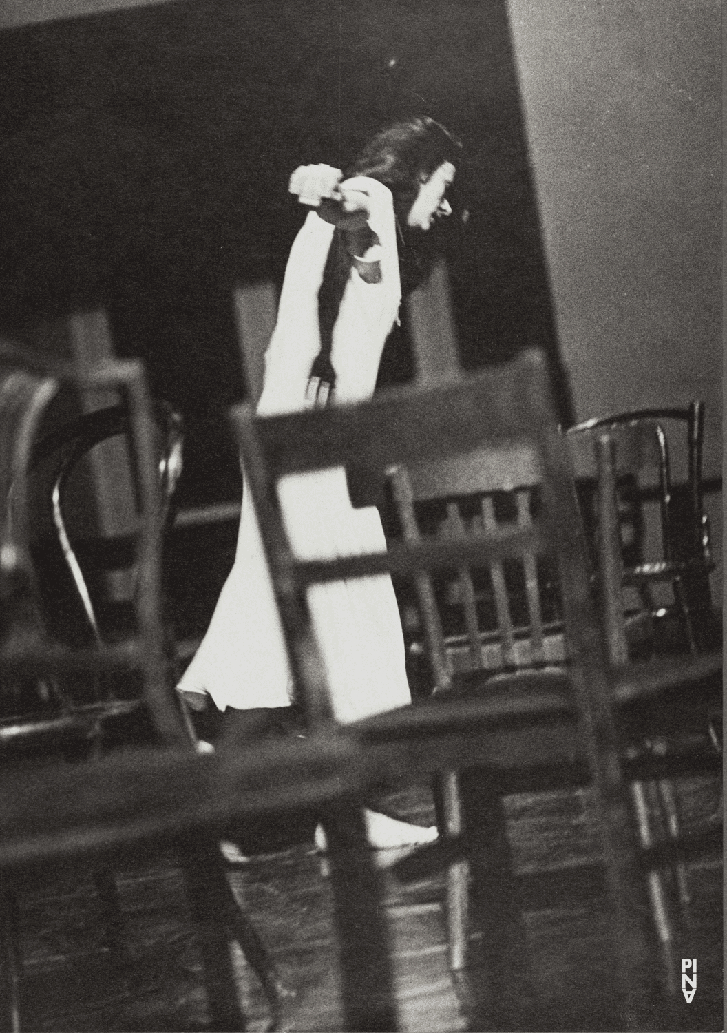 Malou Airaudo dans « Café Müller » de Pina Bausch