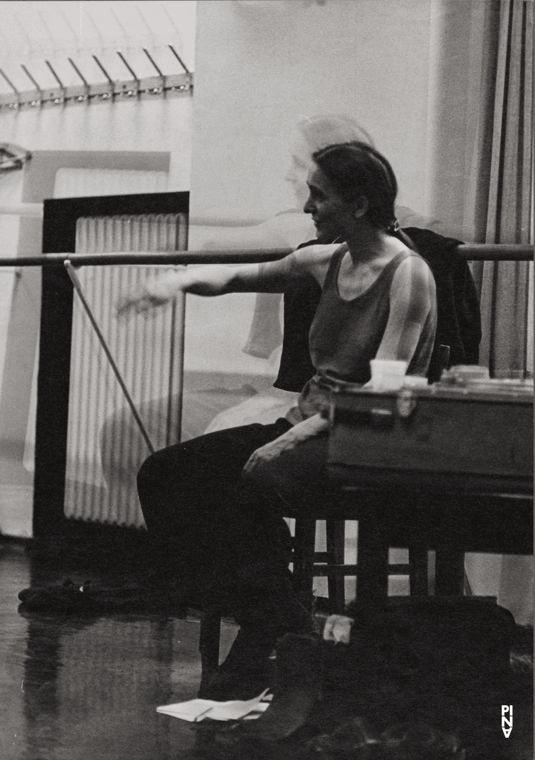 Pina Bausch in „Café Müller“ von Pina Bausch