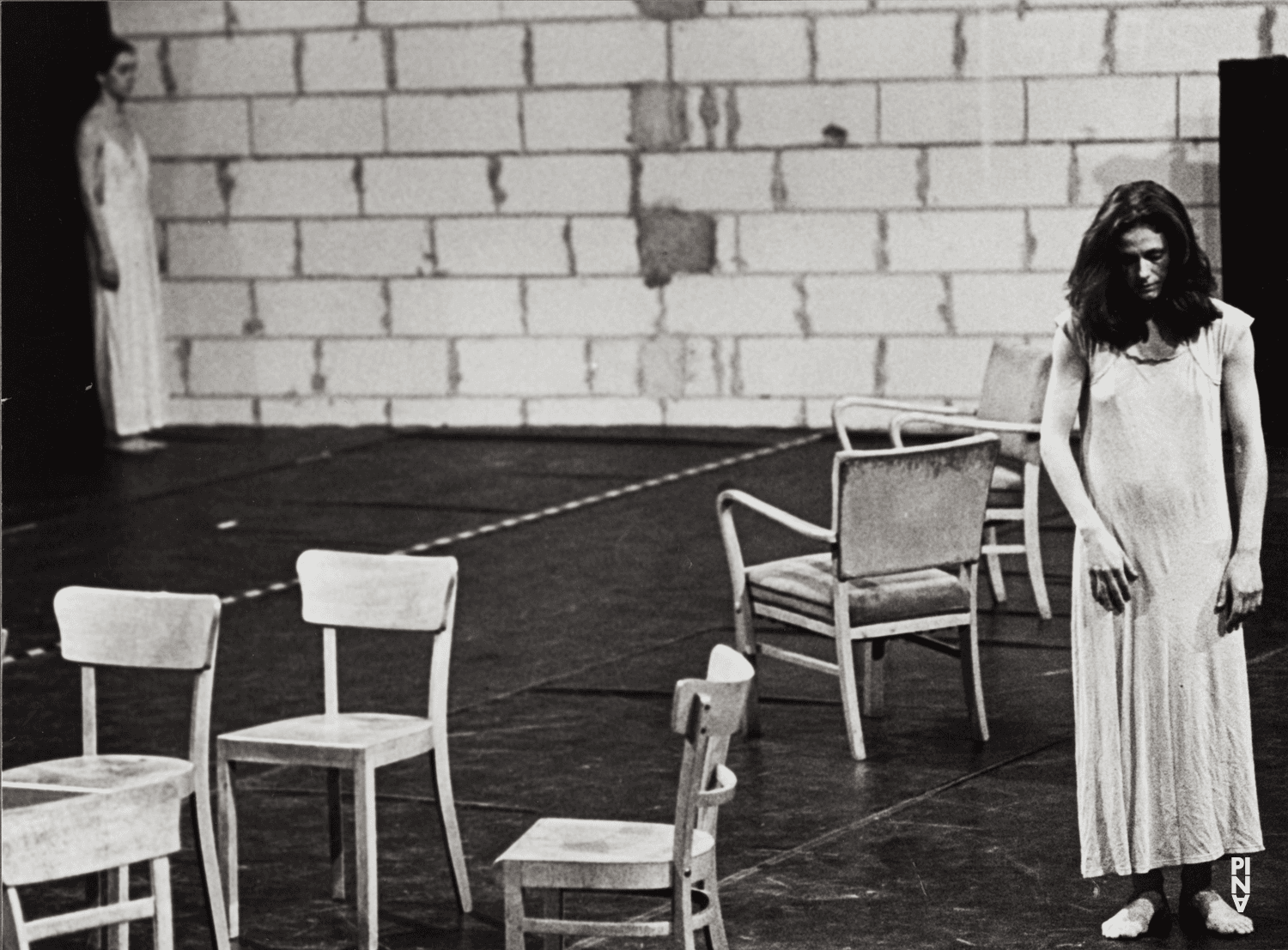 Malou Airaudo und Pina Bausch in „Café Müller“ von Pina Bausch