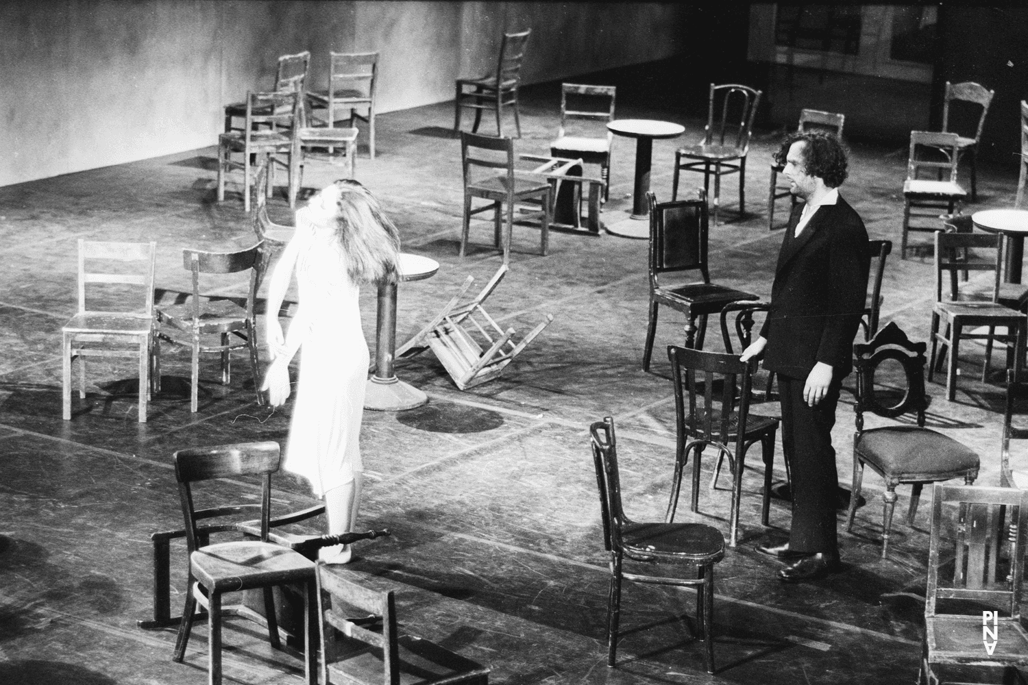 Rolf Borzik und Malou Airaudo in „Café Müller“ von Pina Bausch