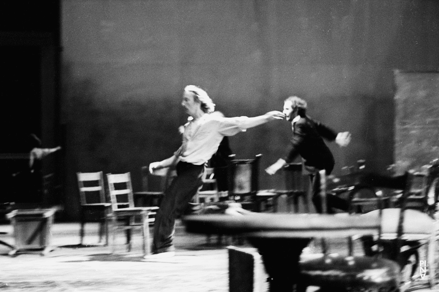 Dominique Mercy und Rolf Borzik in „Café Müller“ von Pina Bausch