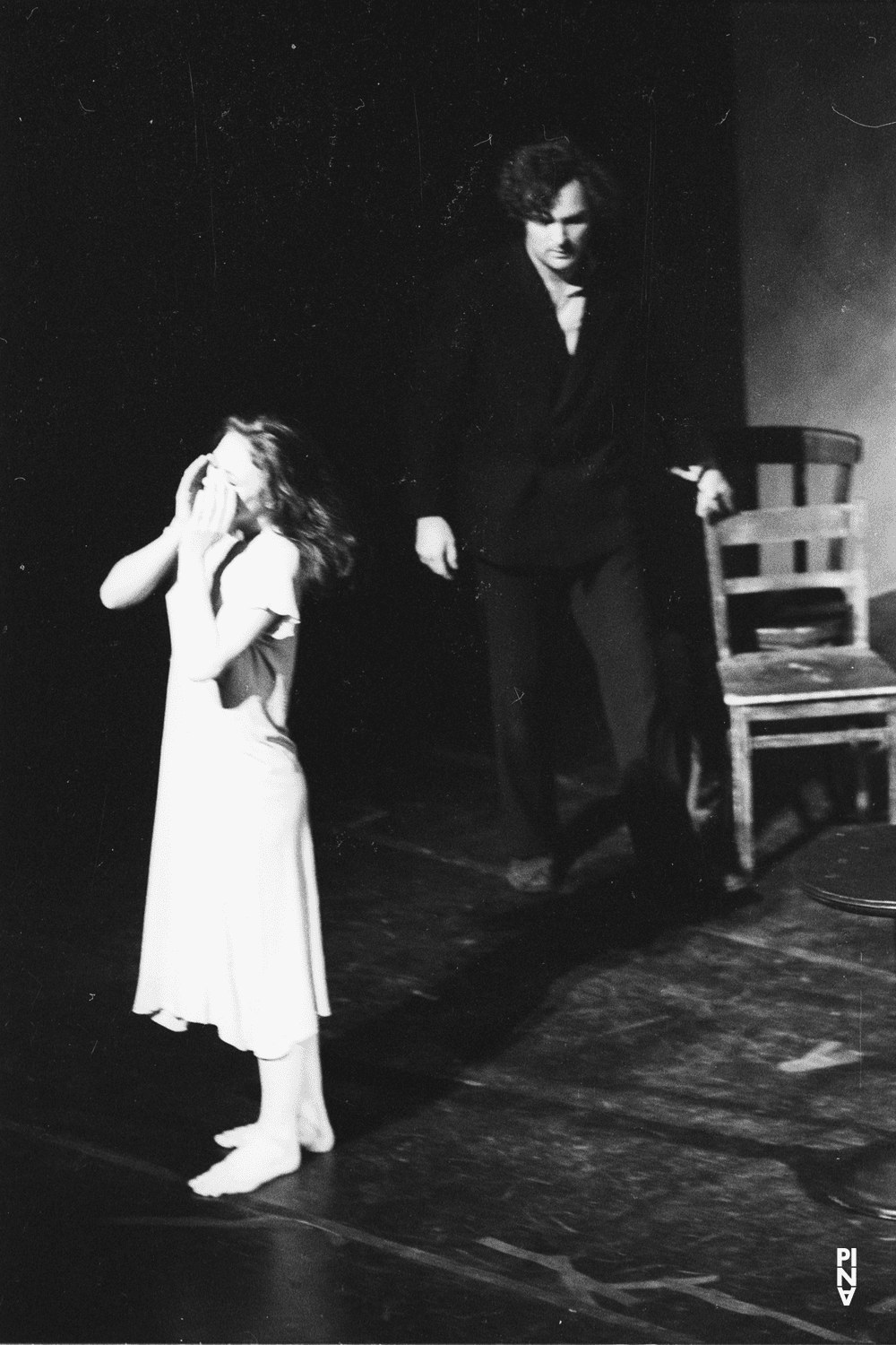 Rolf Borzik und Malou Airaudo in „Café Müller“ von Pina Bausch