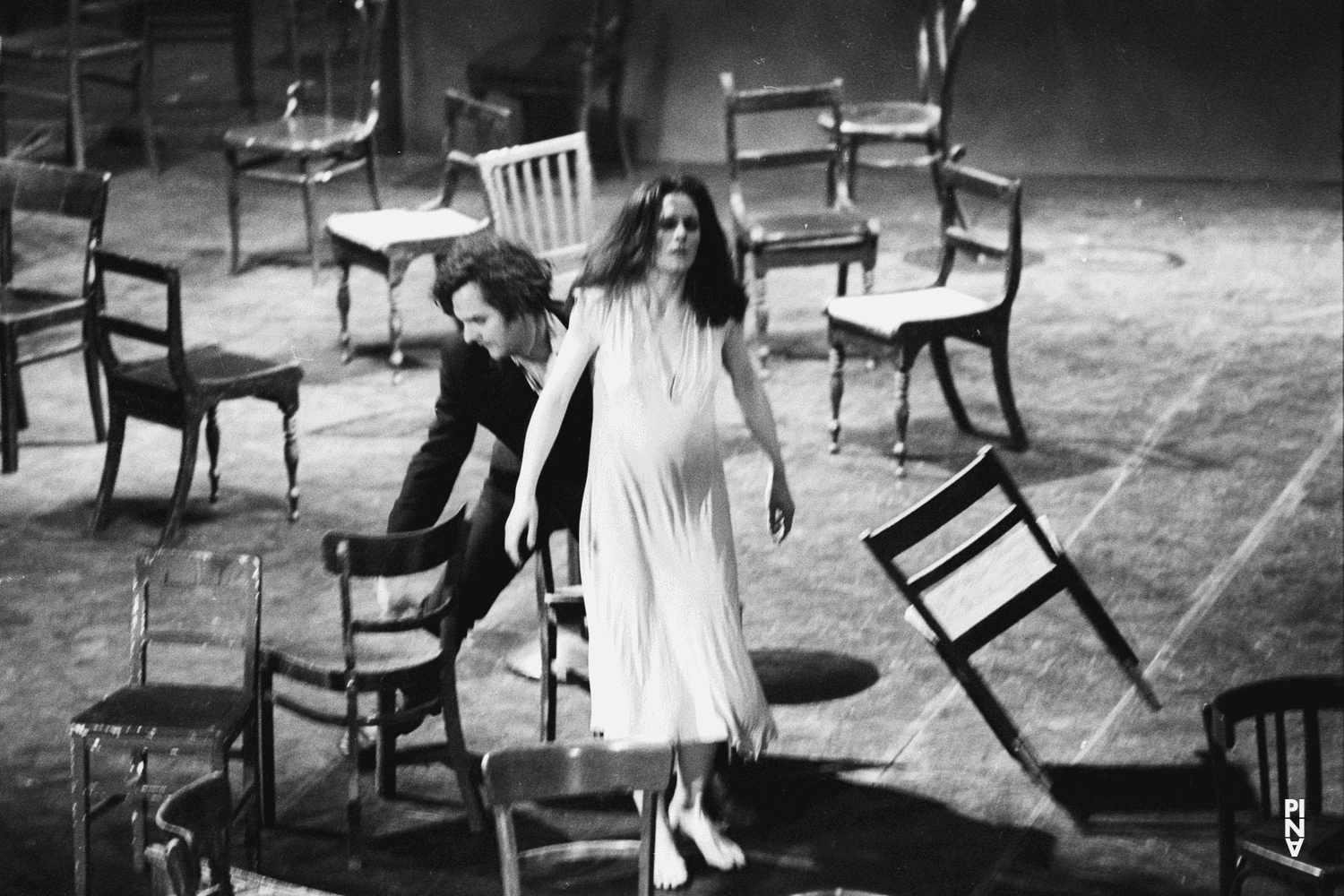 Rolf Borzik und Malou Airaudo in „Café Müller“ von Pina Bausch