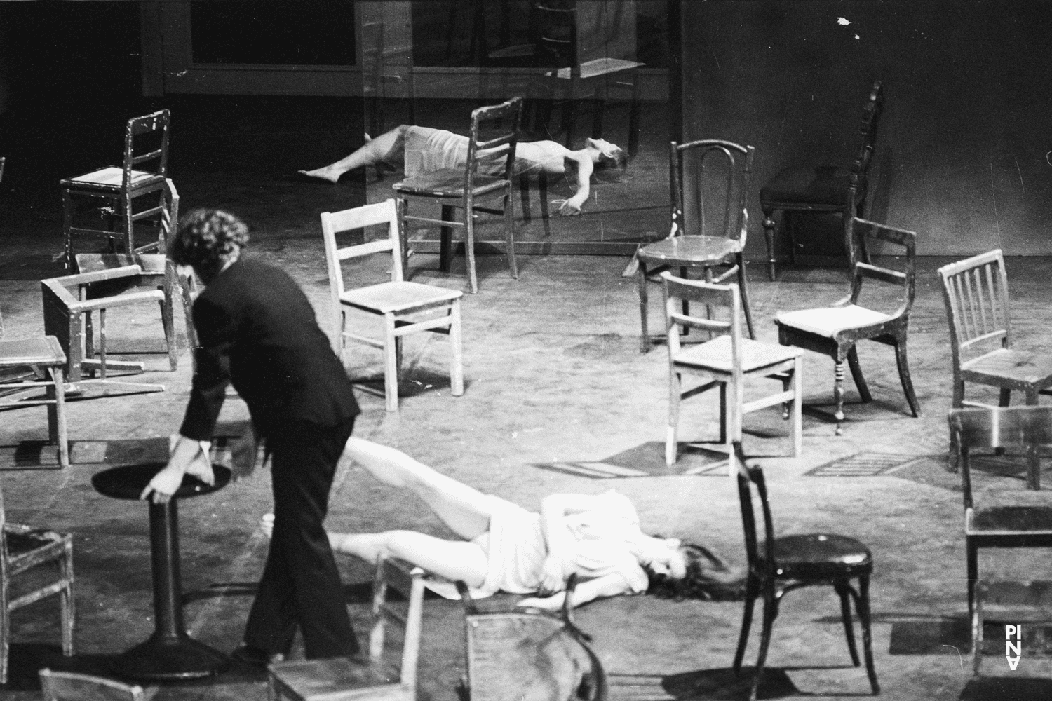 Rolf Borzik, Malou Airaudo und Pina Bausch in „Café Müller“ von Pina Bausch