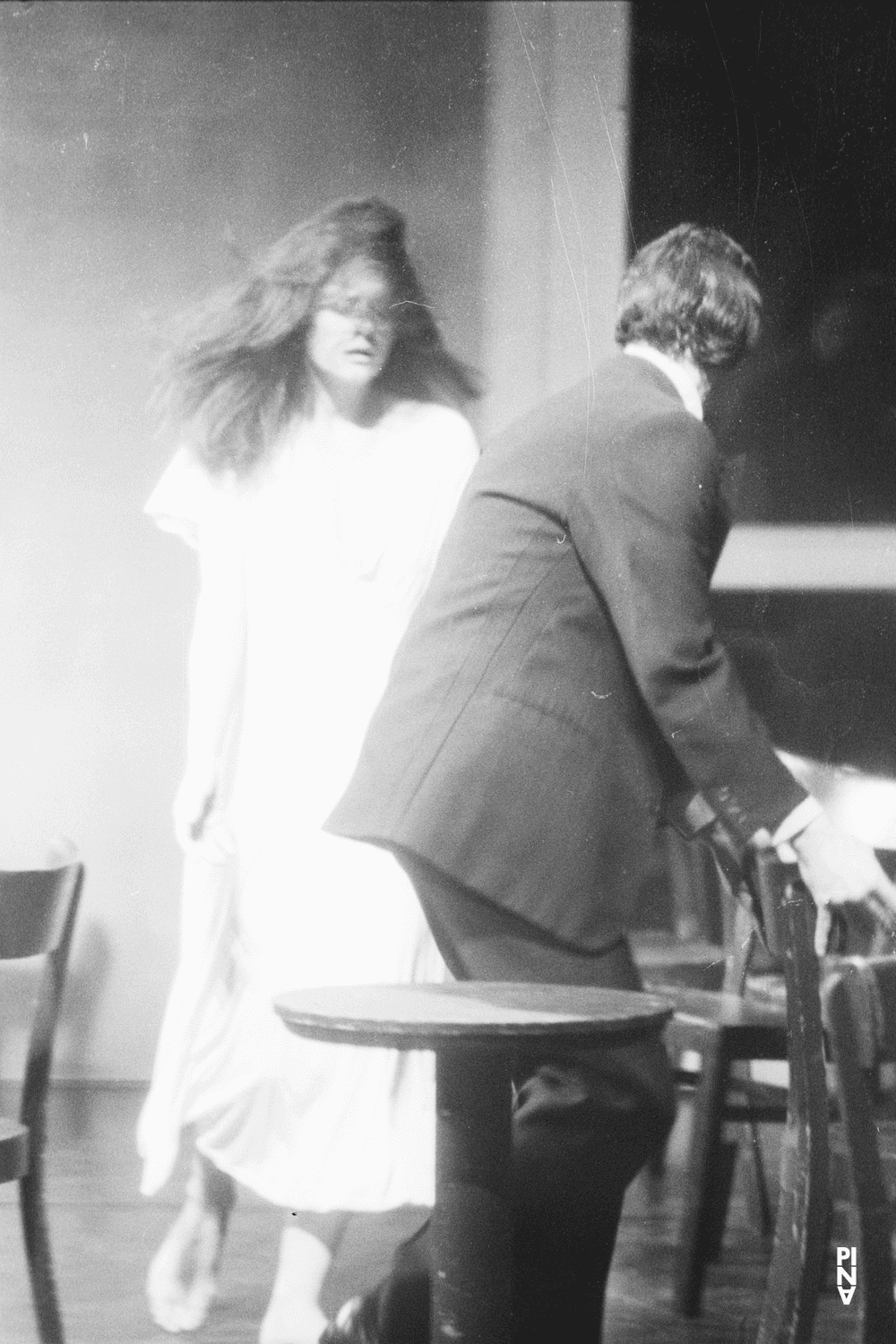 Jean Laurent Sasportes und Malou Airaudo in „Café Müller“ von Pina Bausch