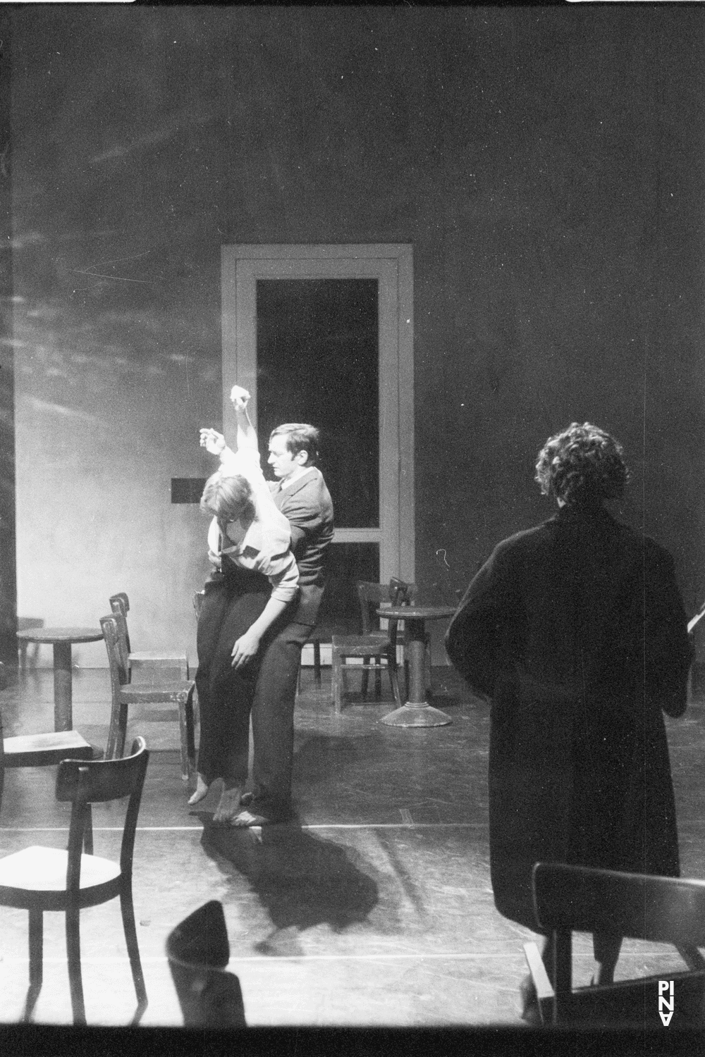 Meryl Tankard, Dominique Mercy et Jan Minařík dans « Café Müller » de Pina Bausch