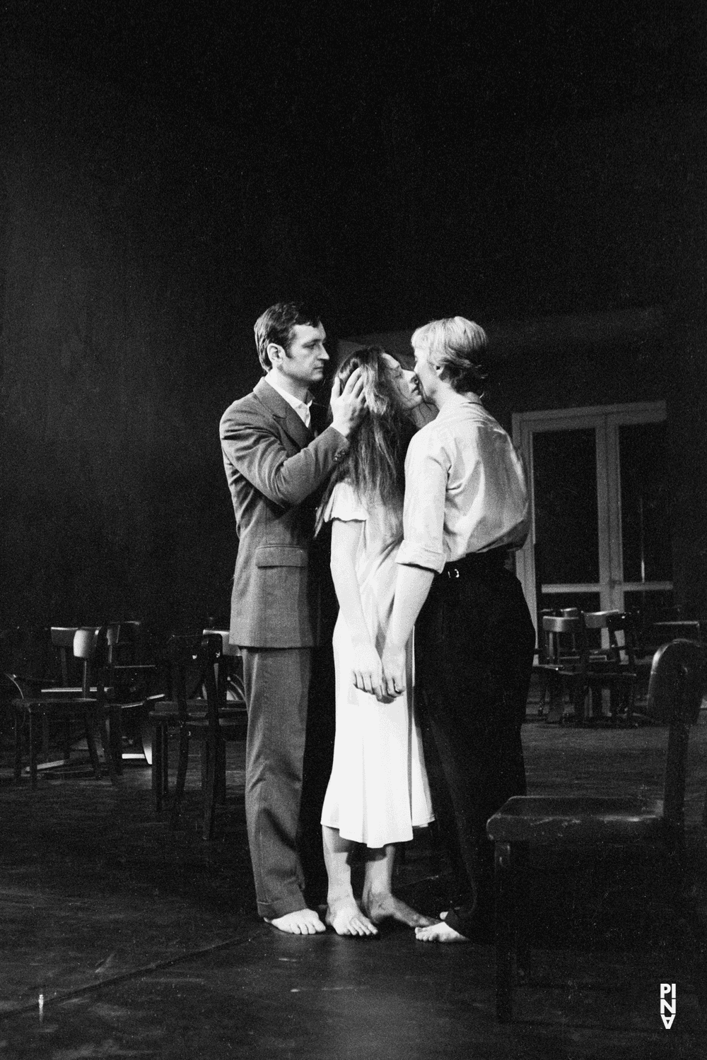Malou Airaudo, Dominique Mercy und Jan Minařík in „Café Müller“ von Pina Bausch