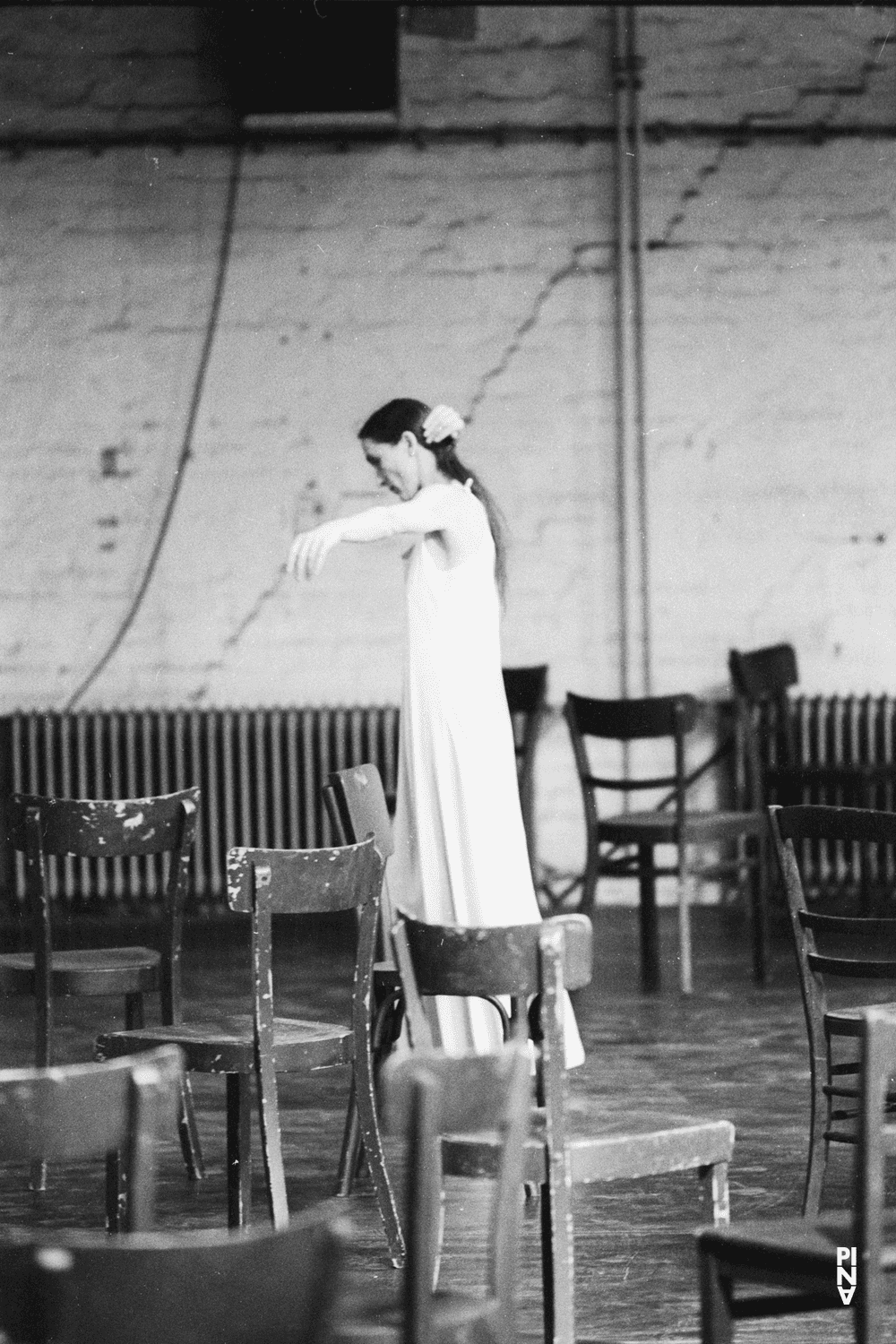 Pina Bausch dans « Café Müller » de Pina Bausch à Kampnagelfabrik Hamburg, saison 1984/85