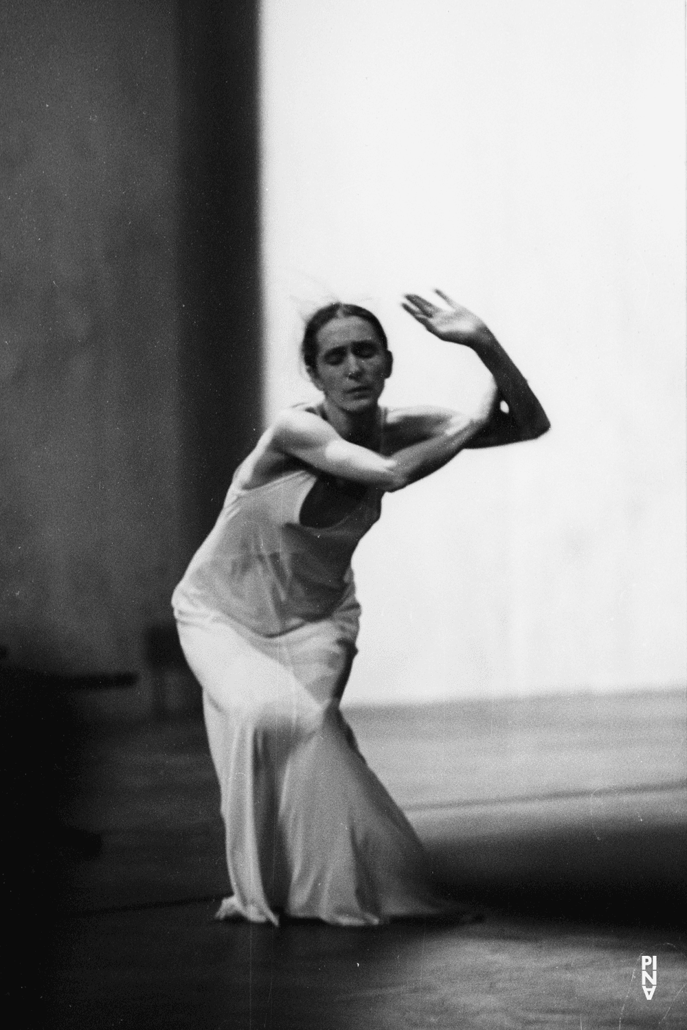 Pina Bausch in „Café Müller“ von Pina Bausch