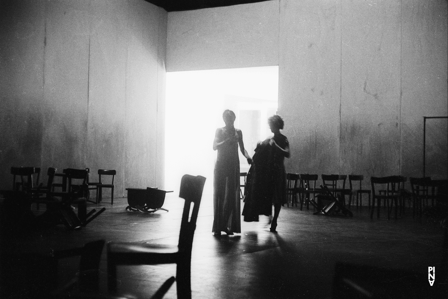 Pina Bausch in „Café Müller“ von Pina Bausch