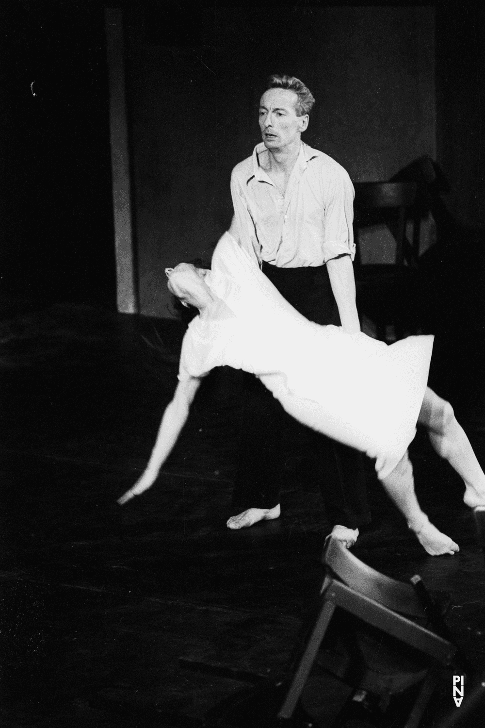 Malou Airaudo und Dominique Mercy in „Café Müller“ von Pina Bausch