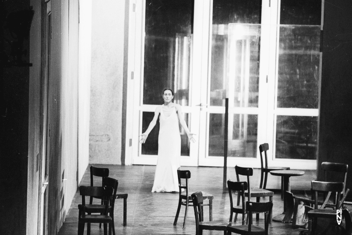 Pina Bausch in „Café Müller“ von Pina Bausch