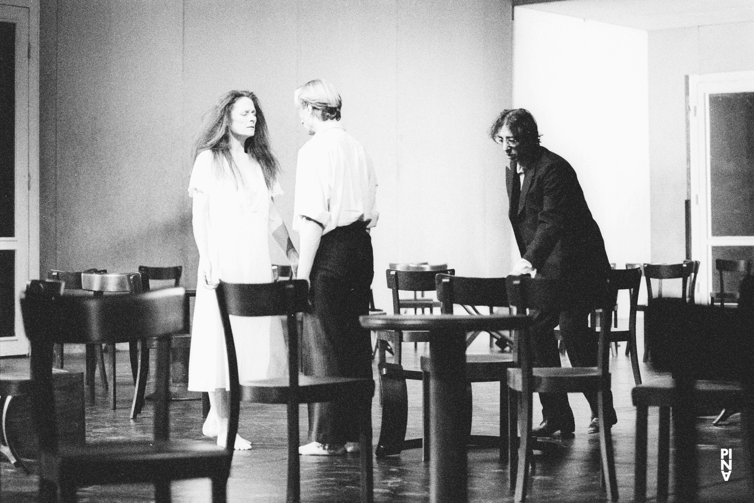 Dominique Mercy, Jean Laurent Sasportes und Malou Airaudo in „Café Müller“ von Pina Bausch