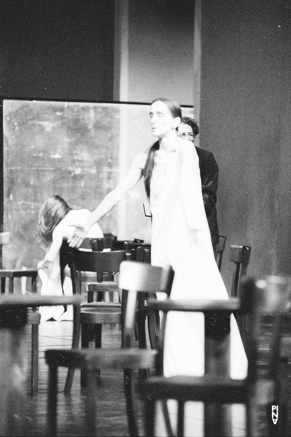 Jean Laurent Sasportes, Pina Bausch und Malou Airaudo in „Café Müller“ von Pina Bausch