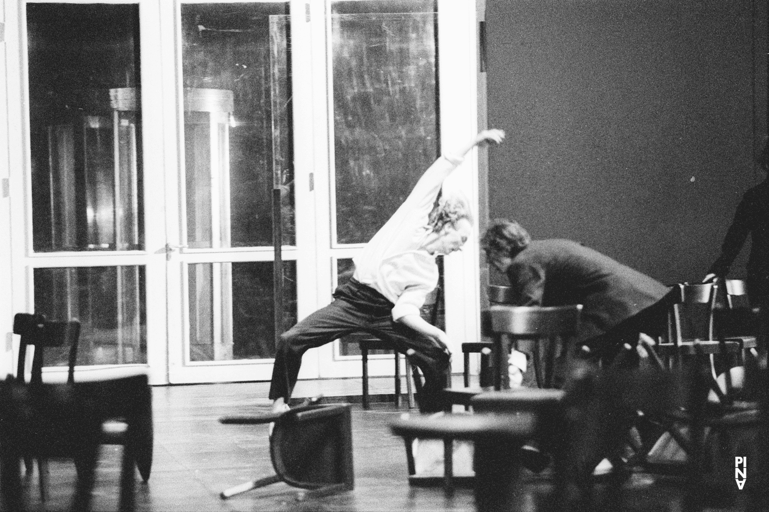 Dominique Mercy, Jean Laurent Sasportes und Nazareth Panadero in „Café Müller“ von Pina Bausch