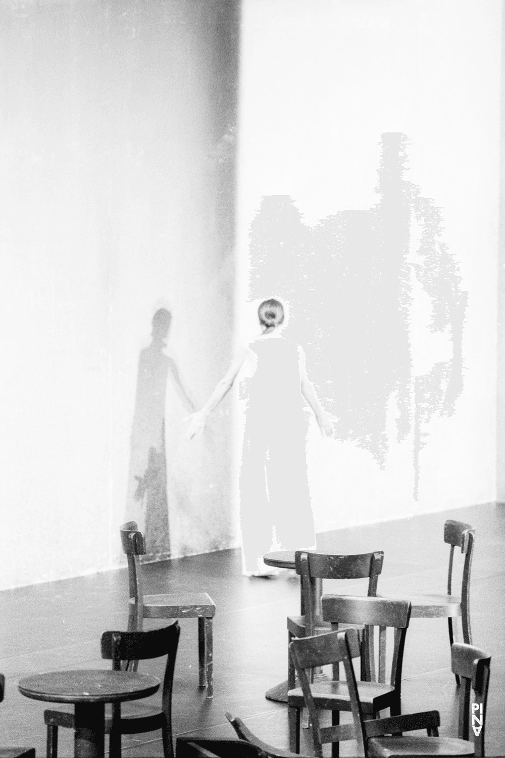 Pina Bausch in „Café Müller“ von Pina Bausch