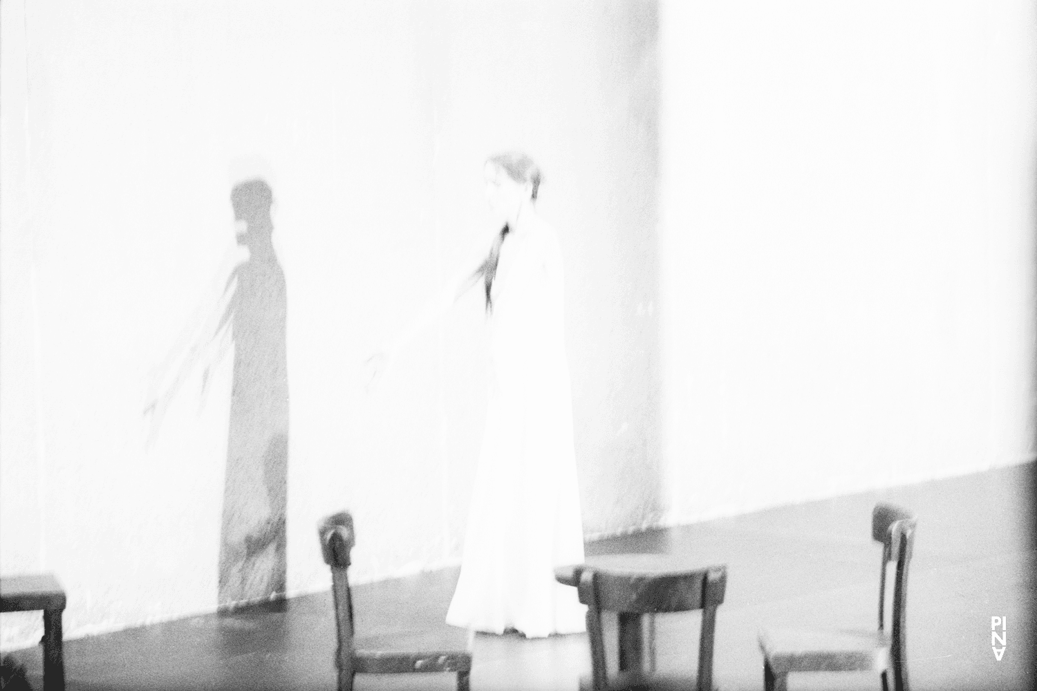 Pina Bausch in „Café Müller“ von Pina Bausch