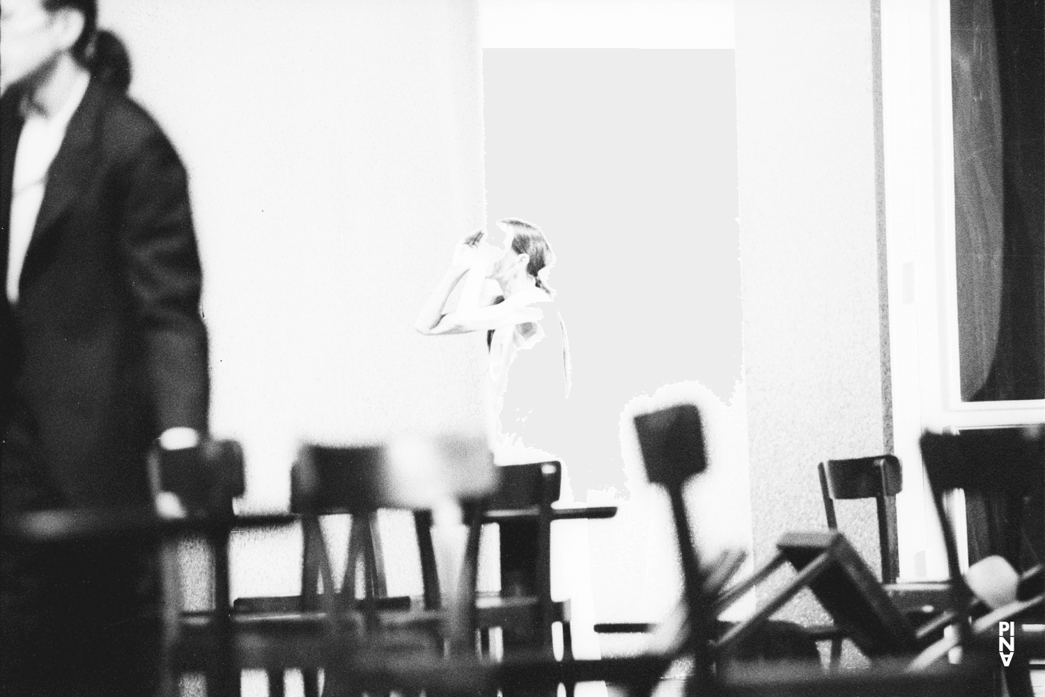 Jean Laurent Sasportes und Pina Bausch in „Café Müller“ von Pina Bausch